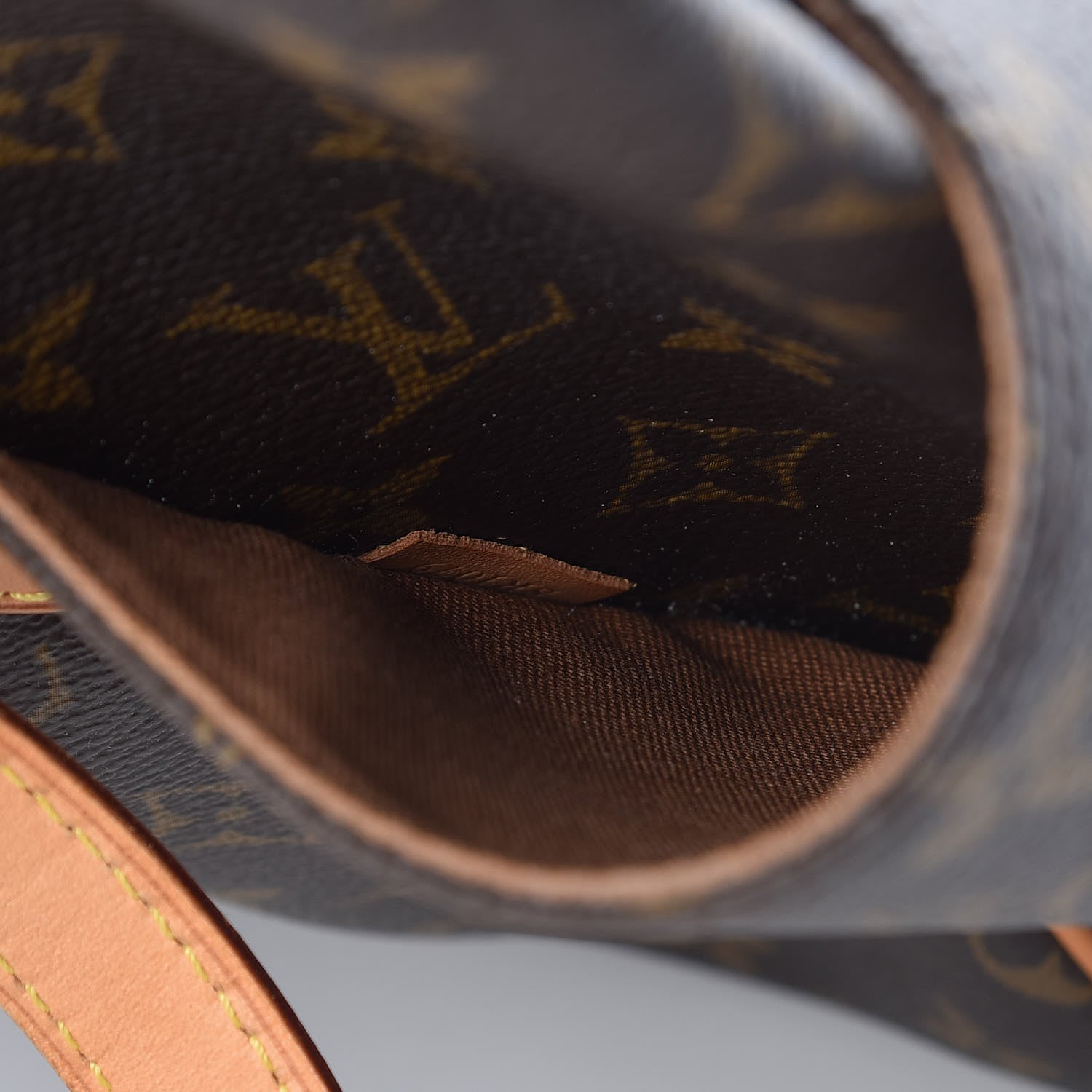 Louis Vuitton Monogram Totally MM 7 of 13