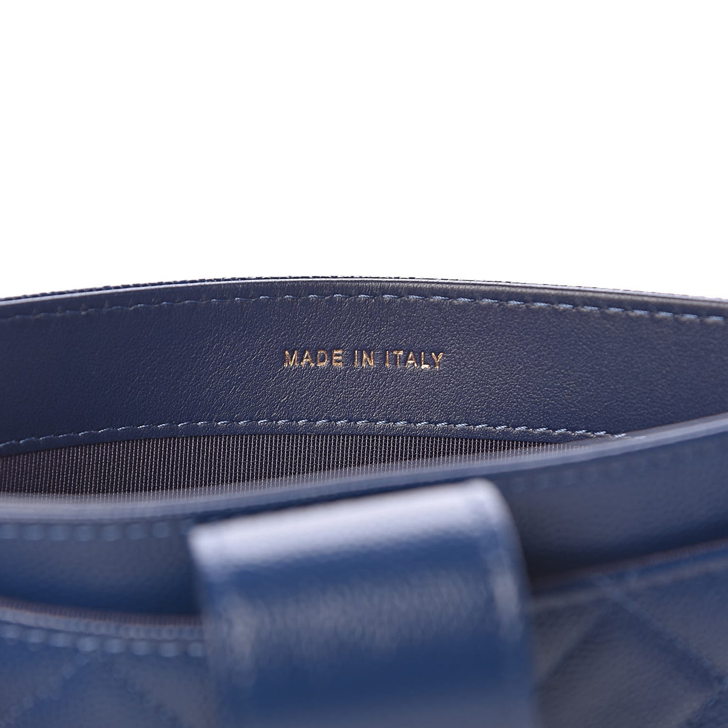 Iridescent Caviar Quilted Classic Strap Pouch Navy