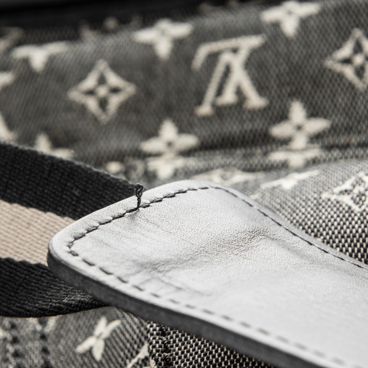 Louis Vuitton Mini Monogram Besace Mary Kate Black 8 of 9