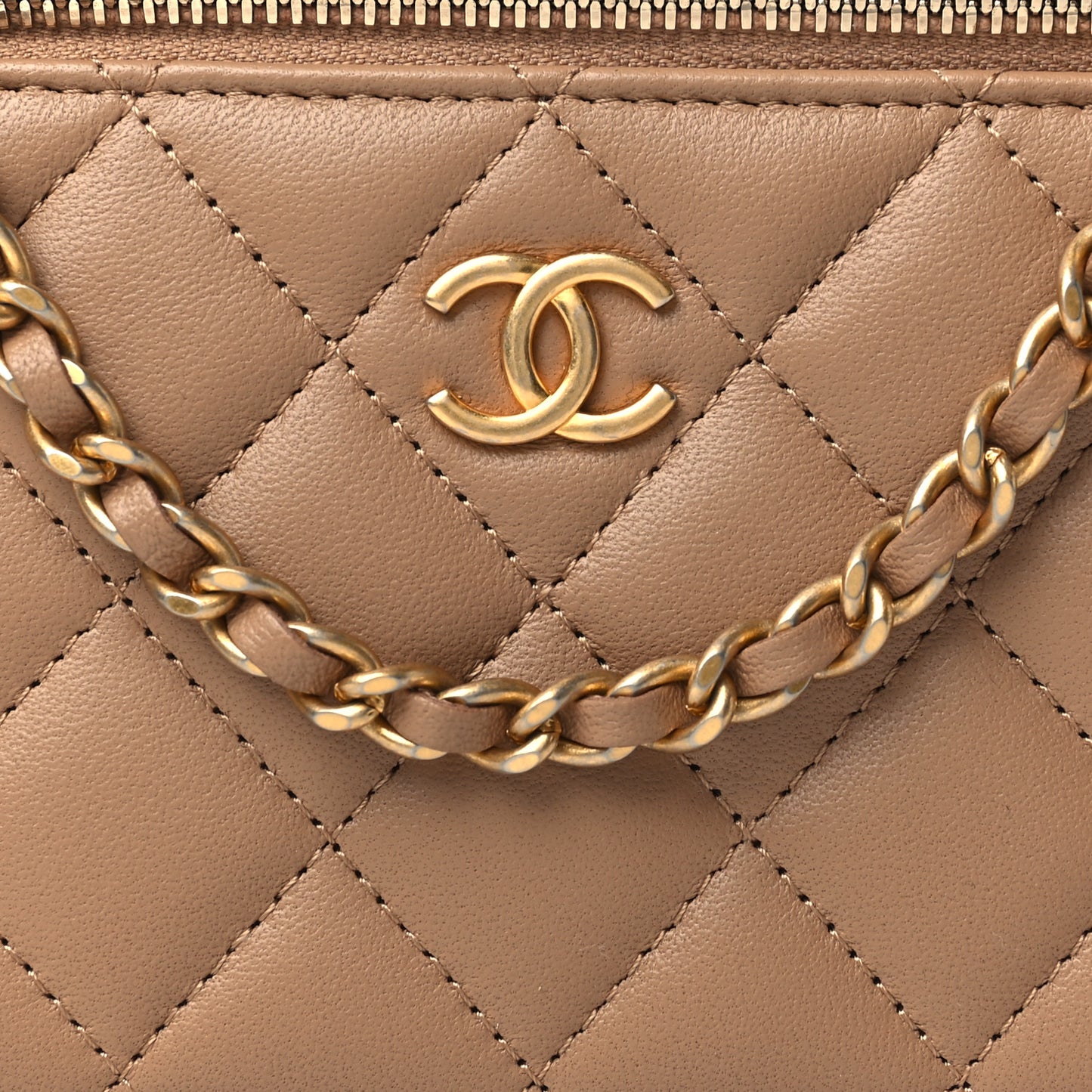 Lambskin Quilted Metal Small Top Handle Vanity Case With Chain Beige
