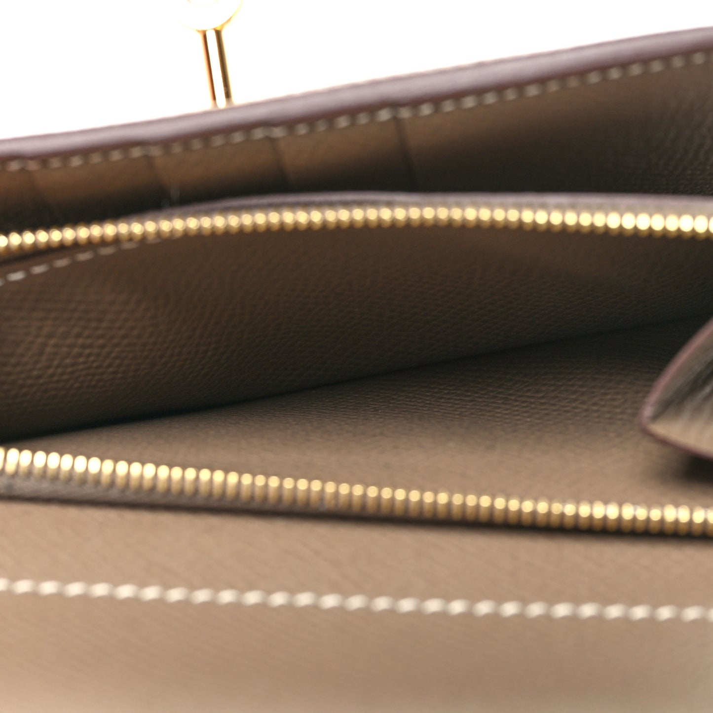 Epsom Medium Kelly Wallet Etoupe