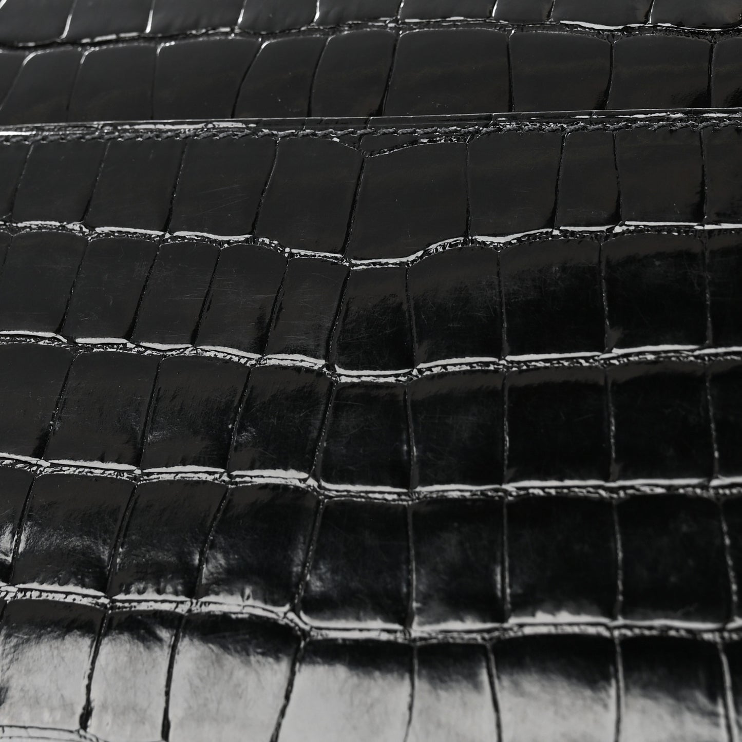 Shiny Alligator Monochrome Constance Long Wallet Black
