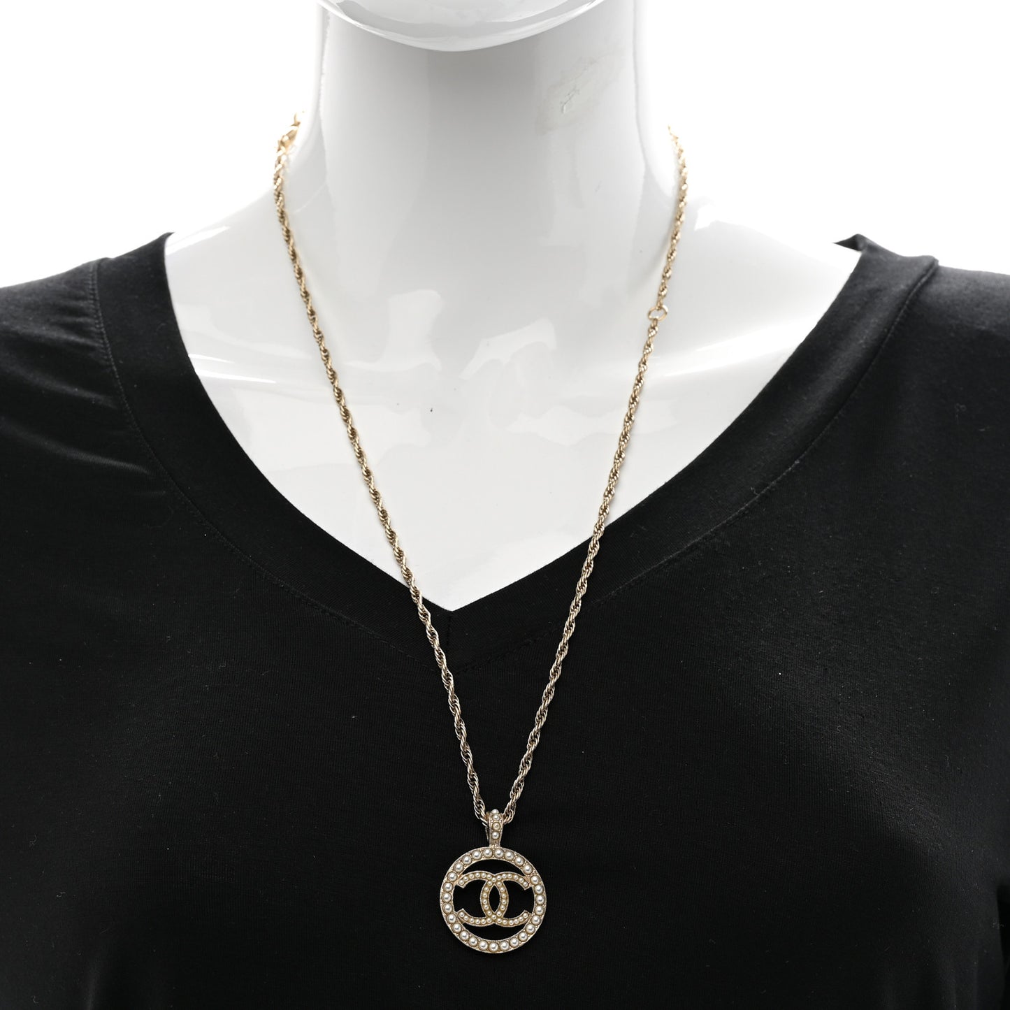 Pearl CC Round Pendant Necklace Gold