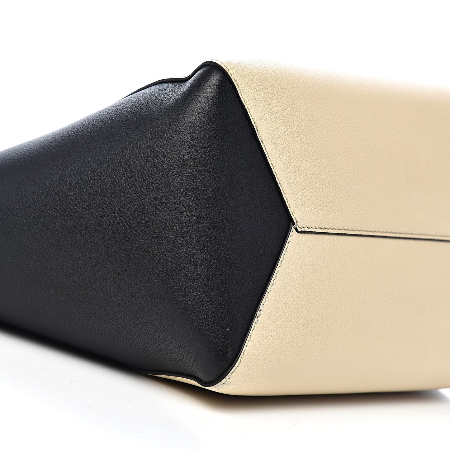 Calfskin Lockme Cabas Vanille Black