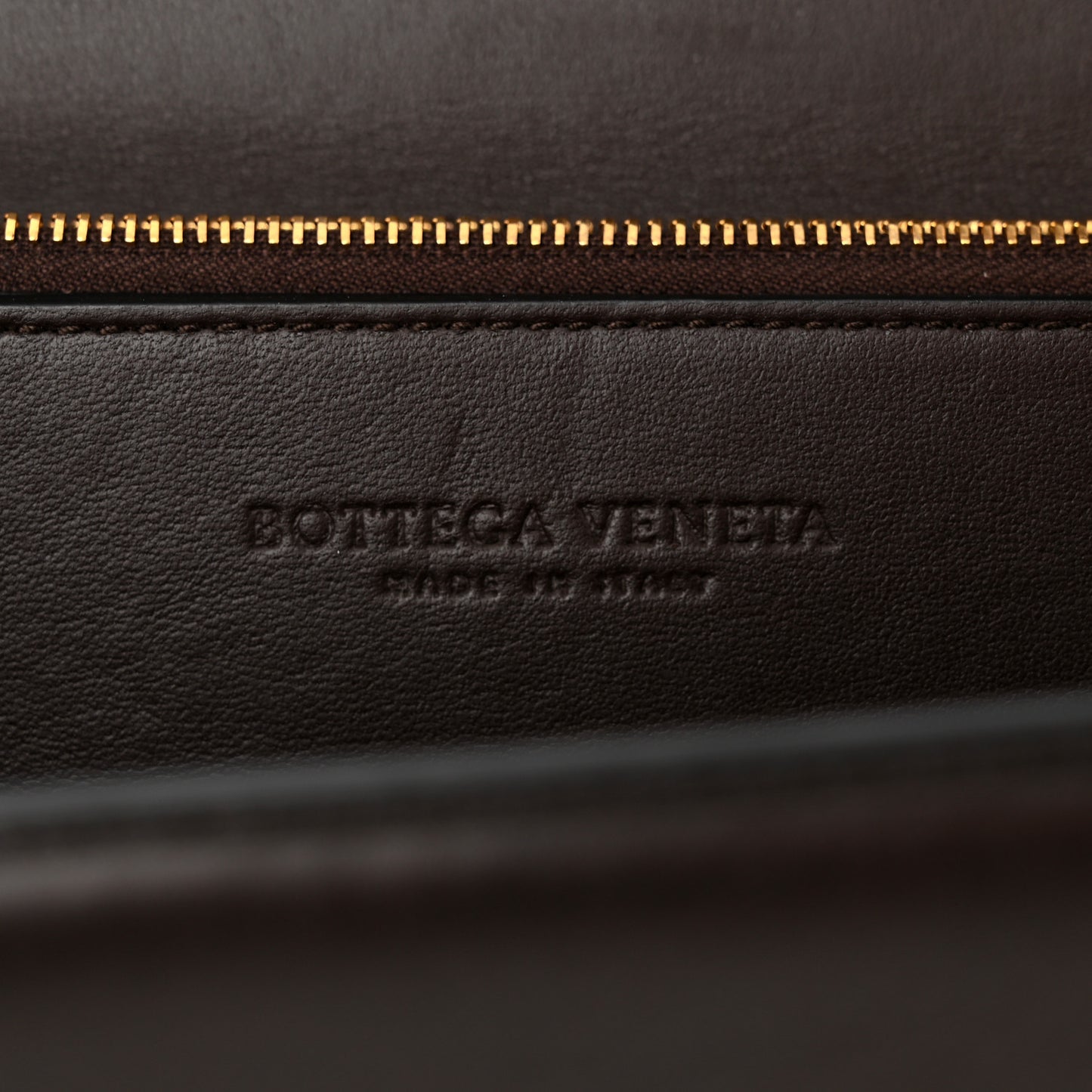 Spazzolato Calfskin Classic BV Bag Fondant