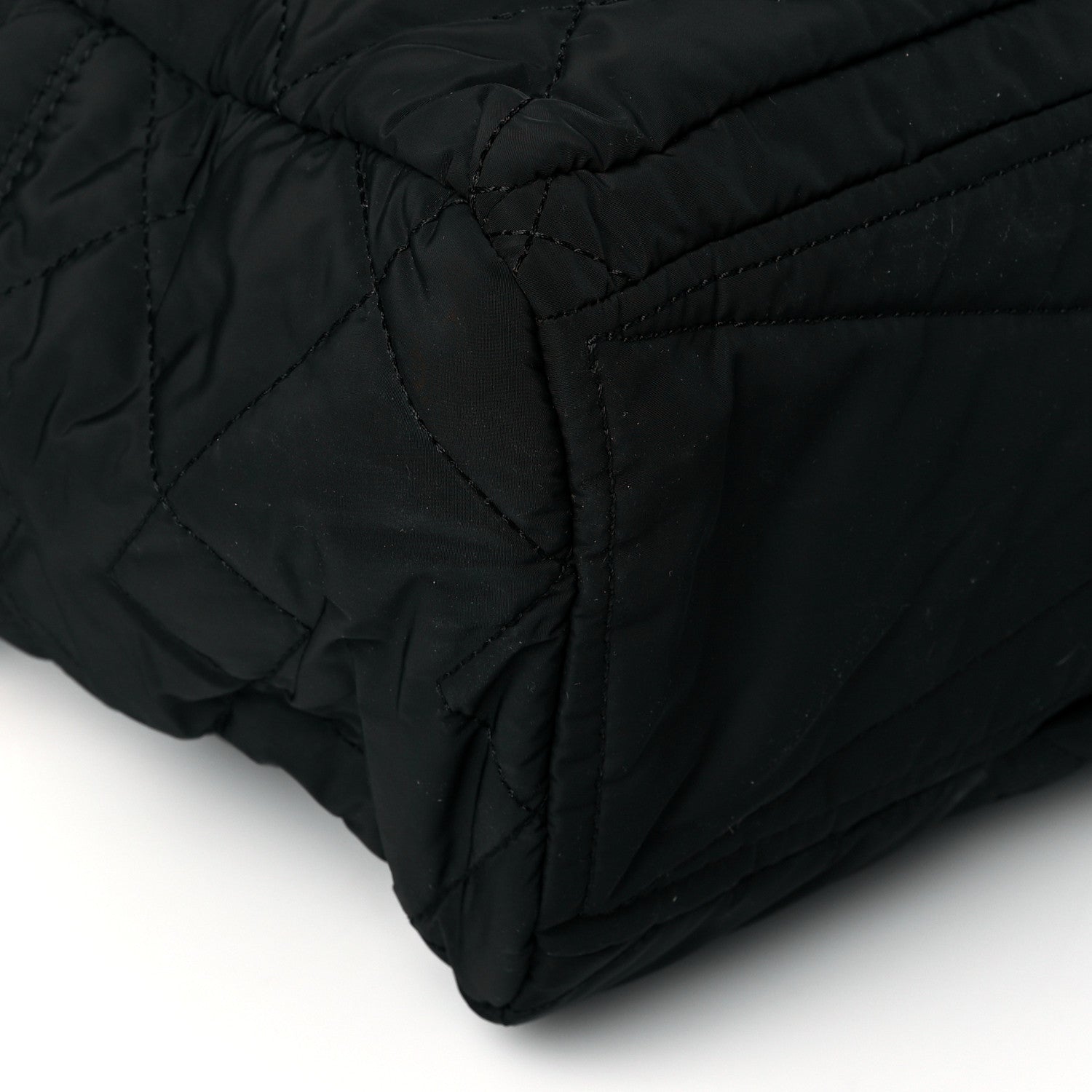 Marc Jacobs Nylon Quilted Medium Weekender Bag Black 9 of 10