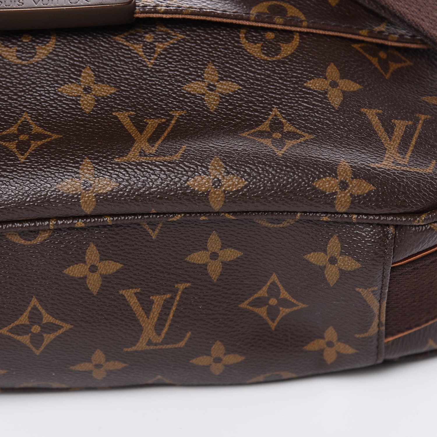 Louis Vuitton Monogram Beaubourg MM Messenger Bag 10 of 12