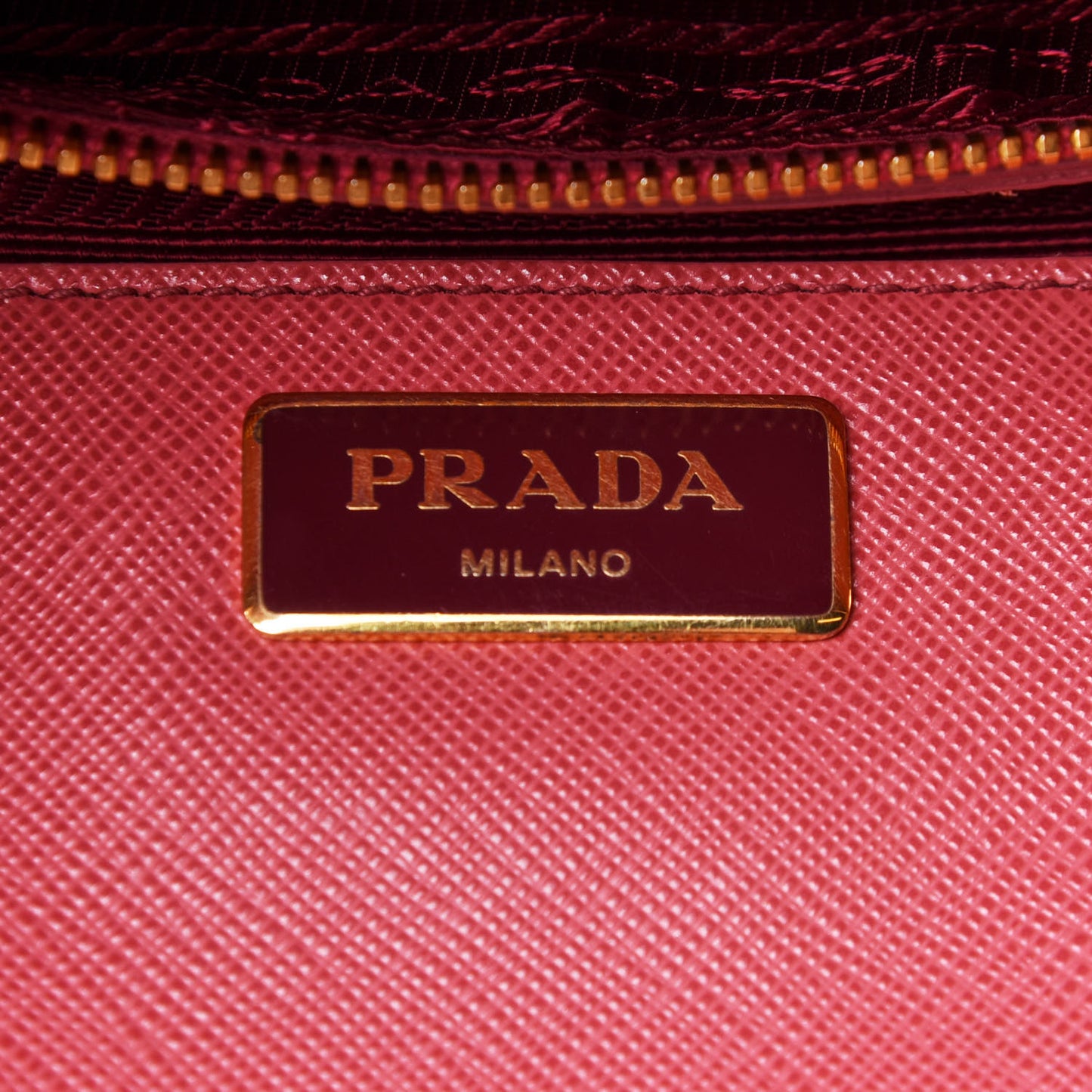 Saffiano Medium Galleria Double Zip Tote Geranio