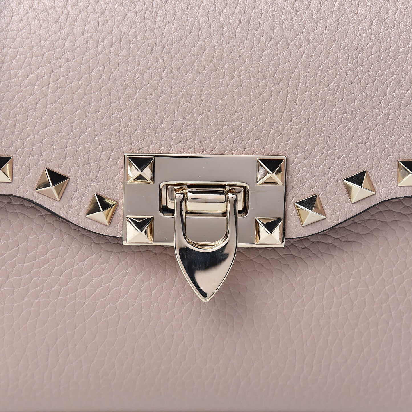 Pebbled Calfskin Medium Rockstud Flip Lock Crossbody Bag Poudre