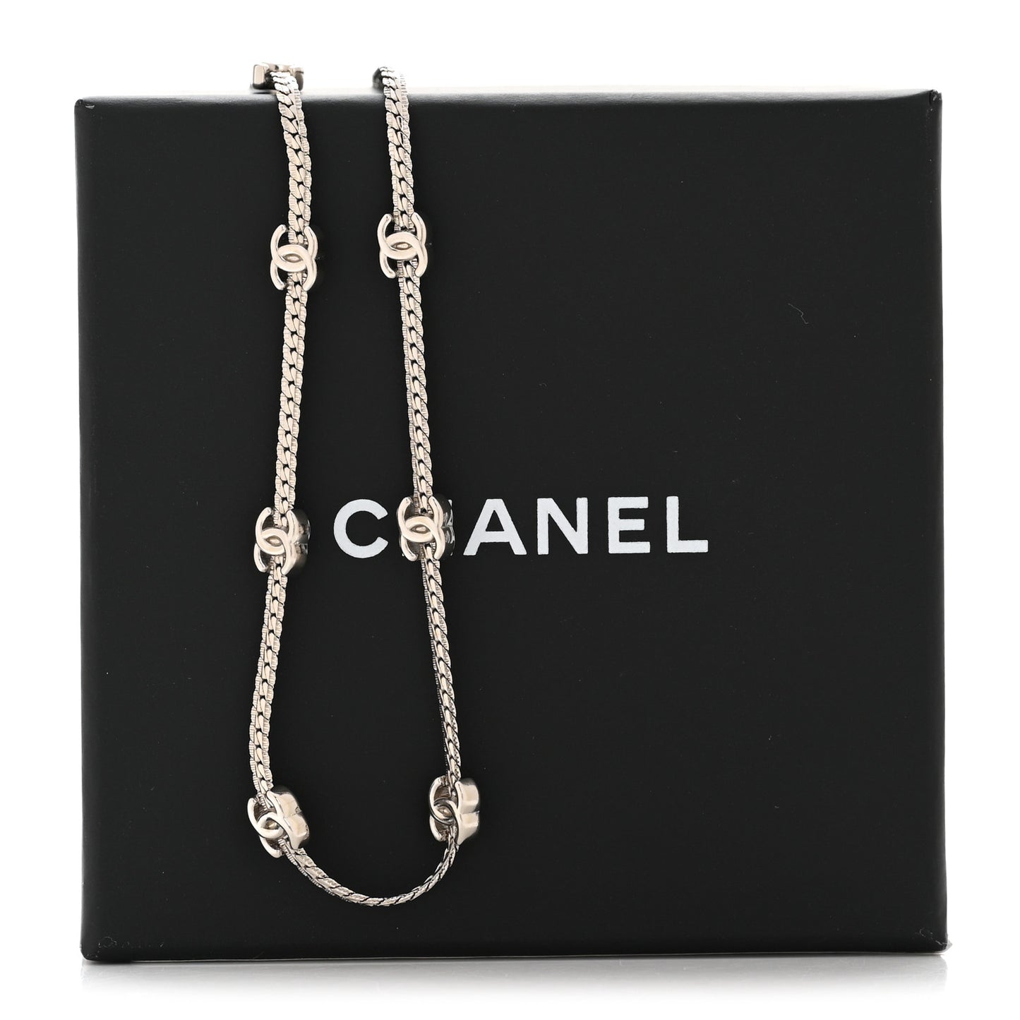 Metal CC Short Chain Necklace Silver
