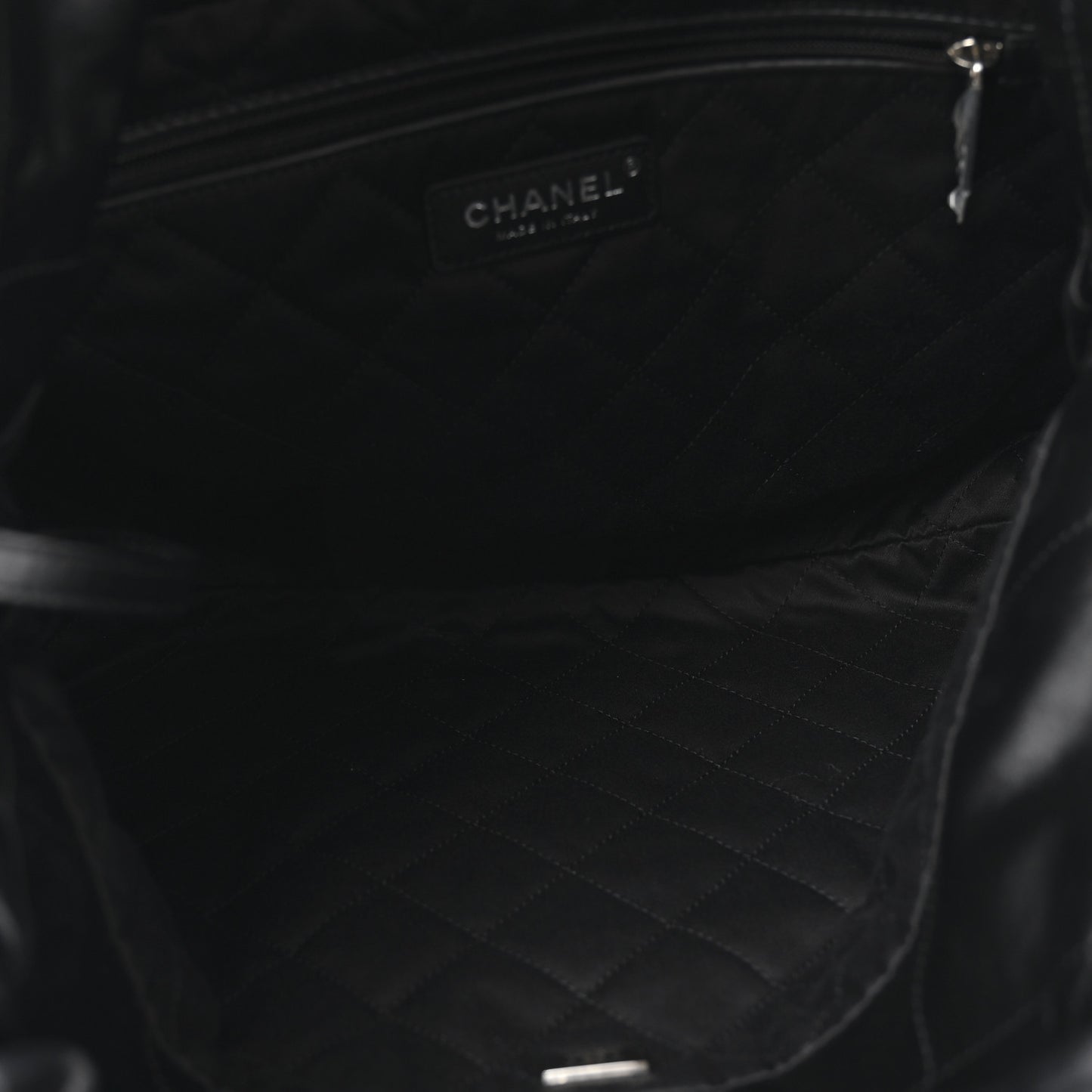 Shiny Calfskin Quilted Small Chanel 22 So Black