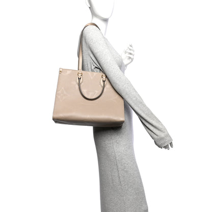 Louis Vuitton Empreinte Monogram Giant Onthego MM Tourterelle 2 of 9