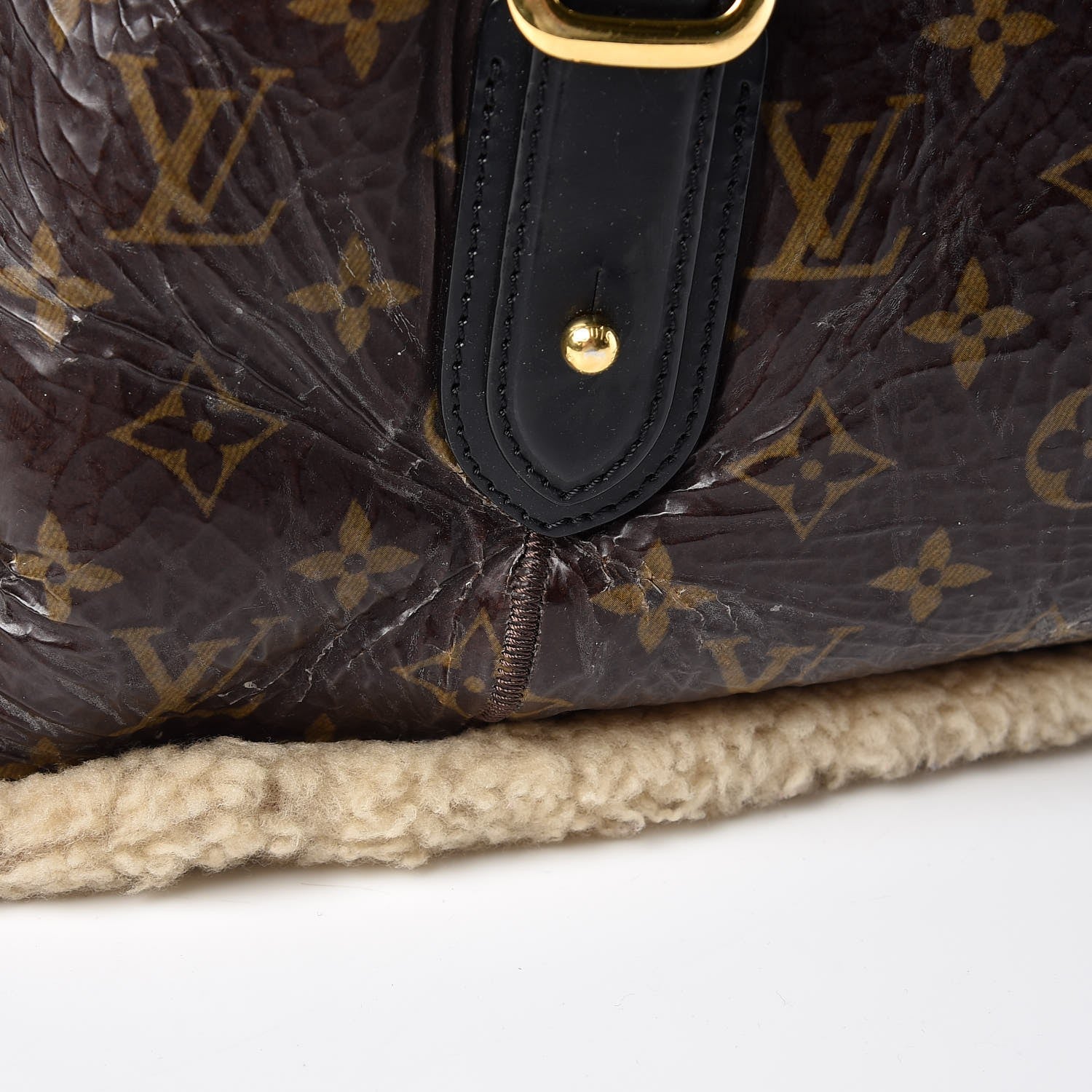 Louis Vuitton Patent Monogram Shearling Sac Thunder 16 of 25
