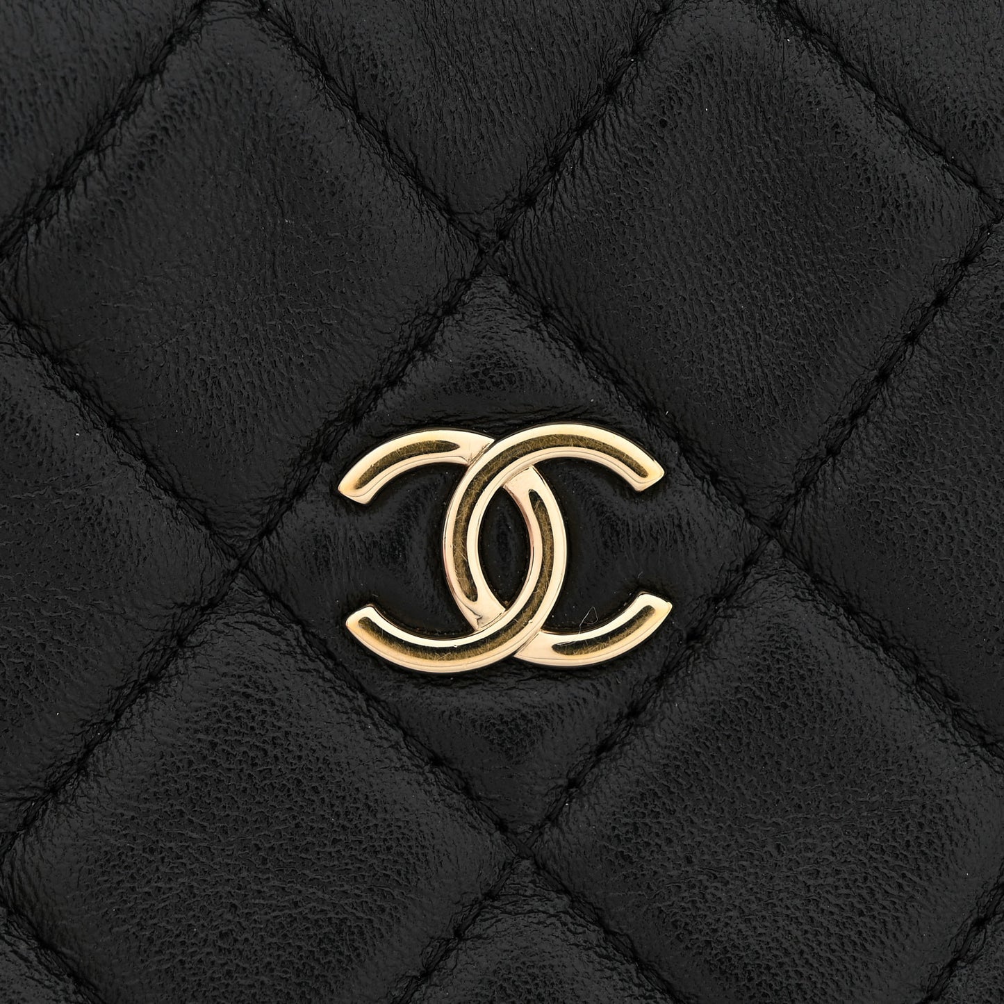 Lambskin Quilted Chain Around Pouch Hobo Black