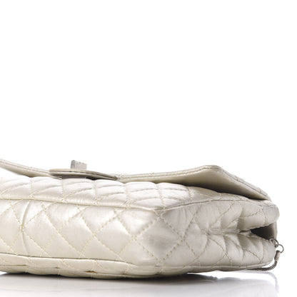 Chanel Metallic Calfskin Quilted 2.55 Reissue Clutch Silver 8 of 9