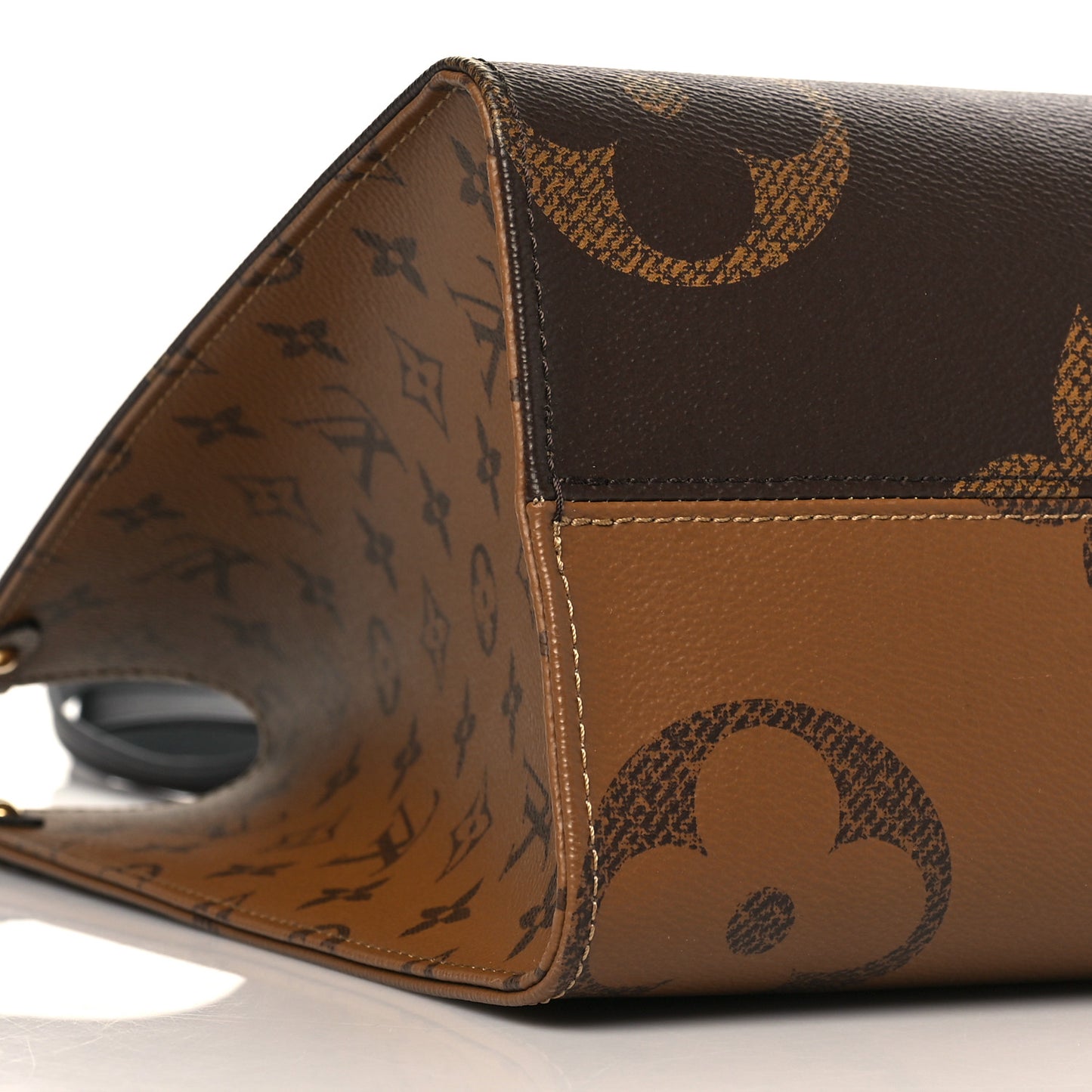 Reverse Monogram Giant Onthego MM