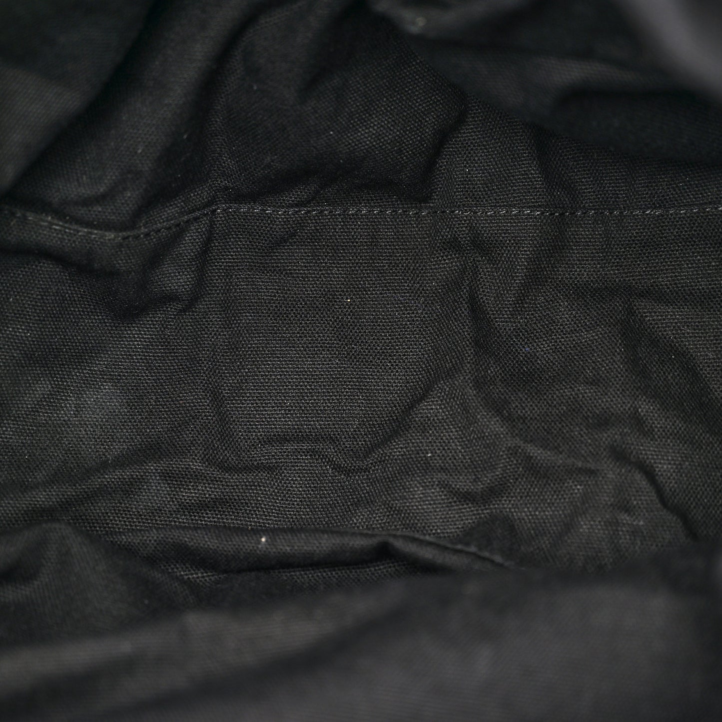 Waxy Grained Calfskin Medium Nightingale Black