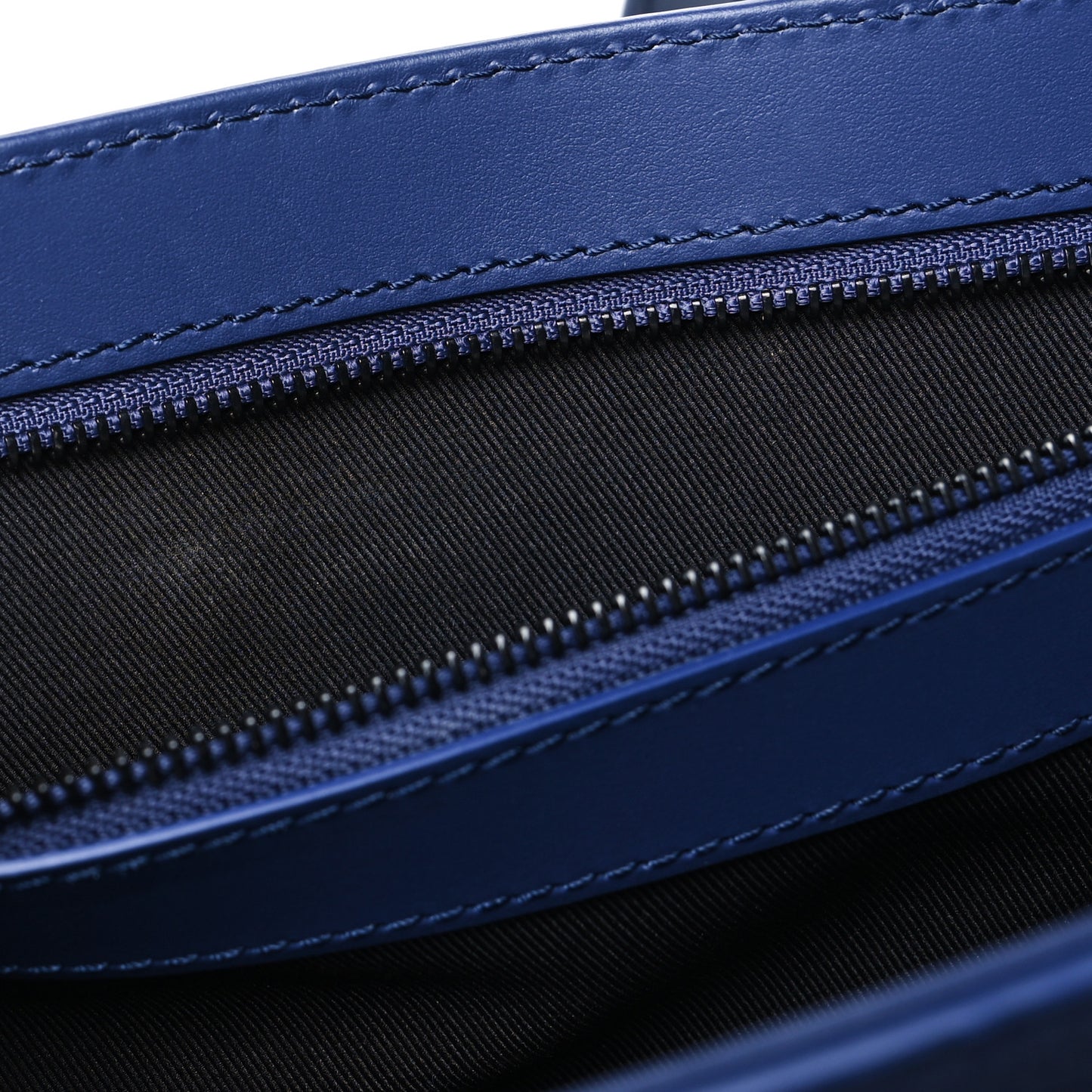 Taurillon Monogram Sac Plat 24H Sapphire