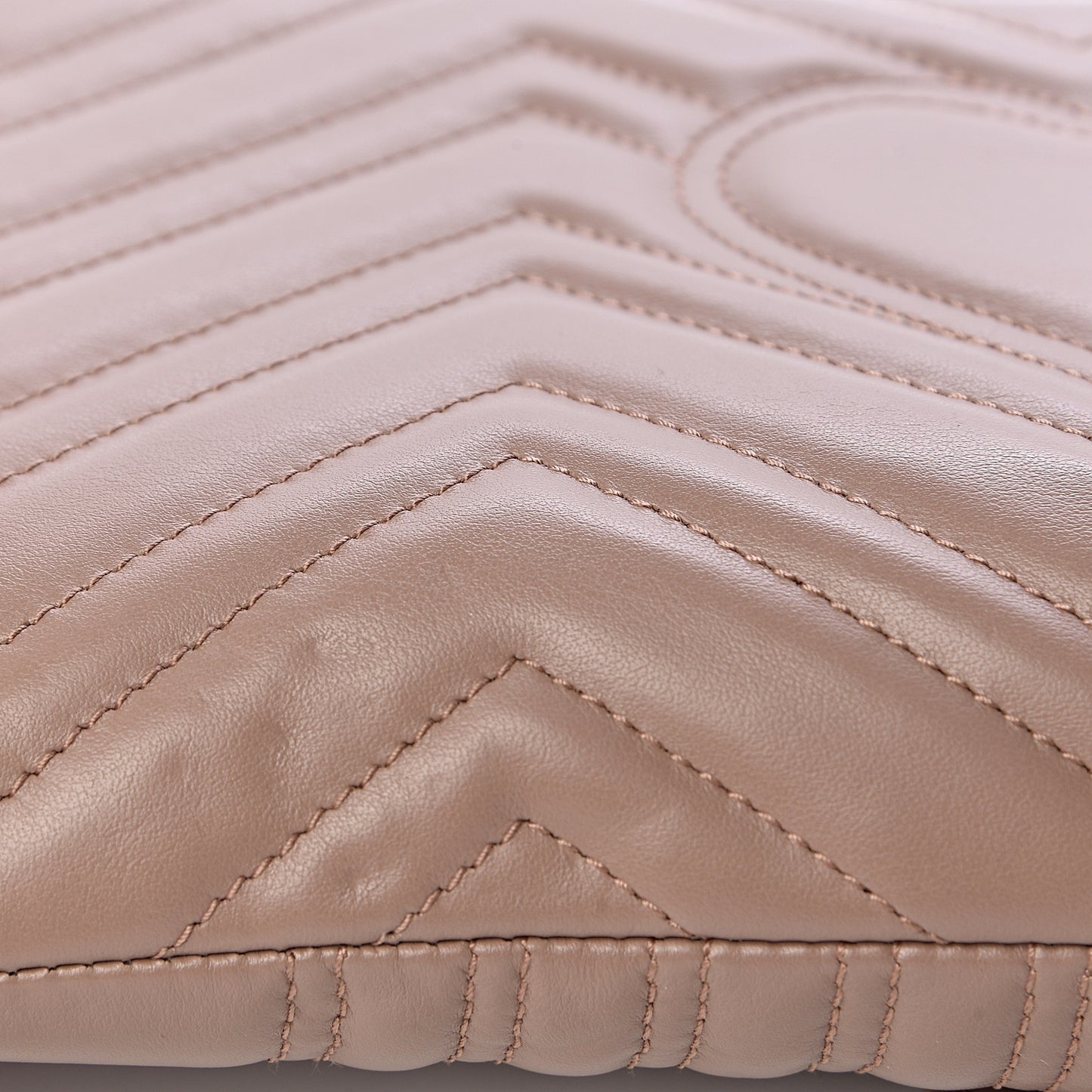 Calfskin Matelasse GG Marmont Clutch Porcelain Rose