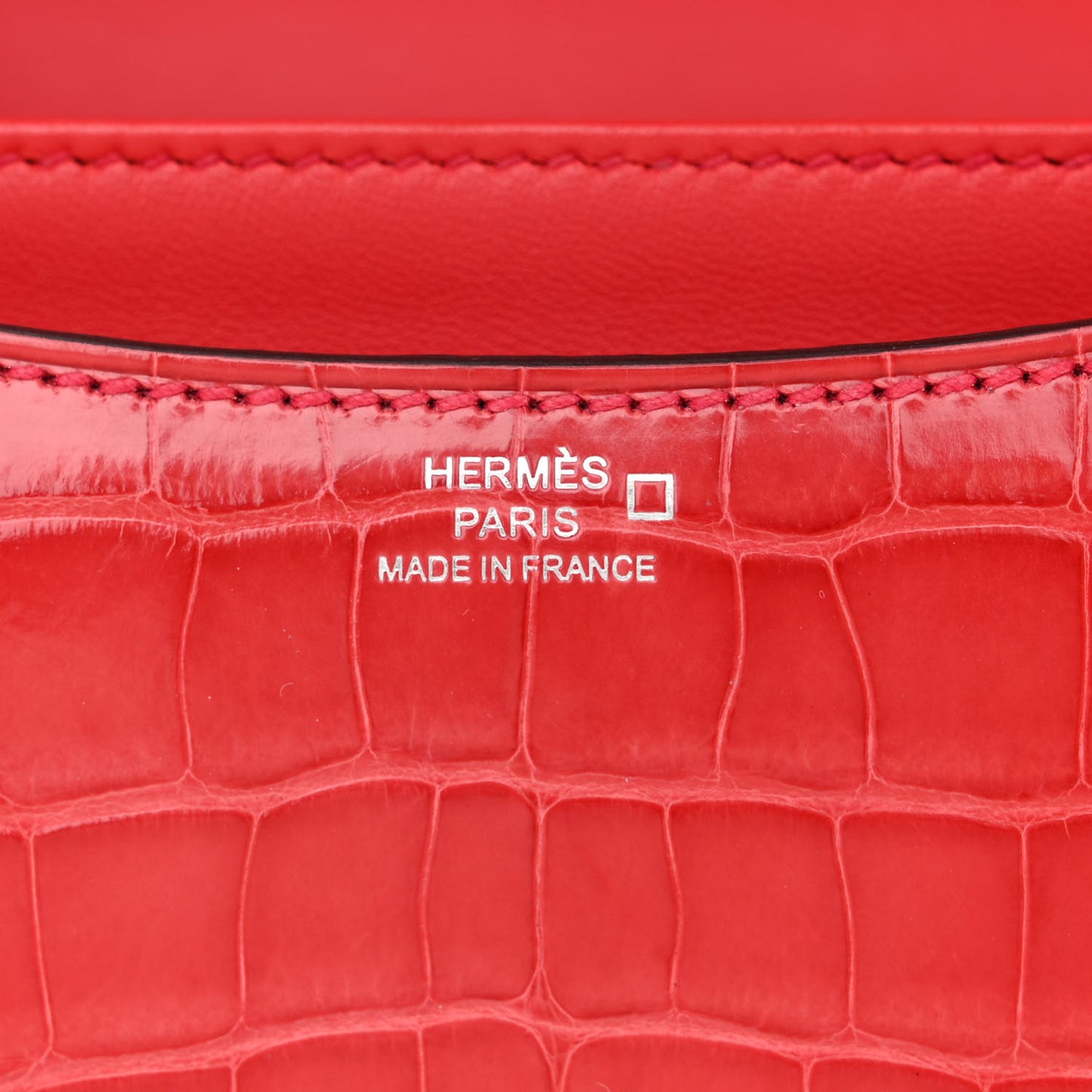 Shiny Alligator Constance 18 Bougainvillea