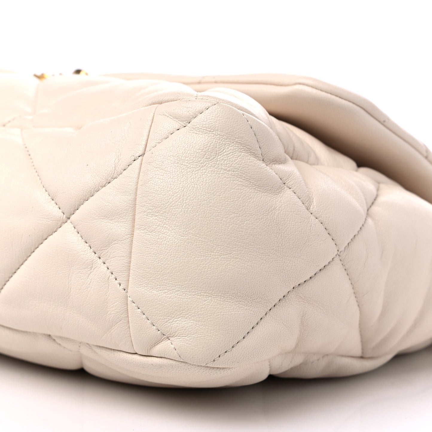 Lambskin Quilted Maxi Chanel 19 Flap Ivory