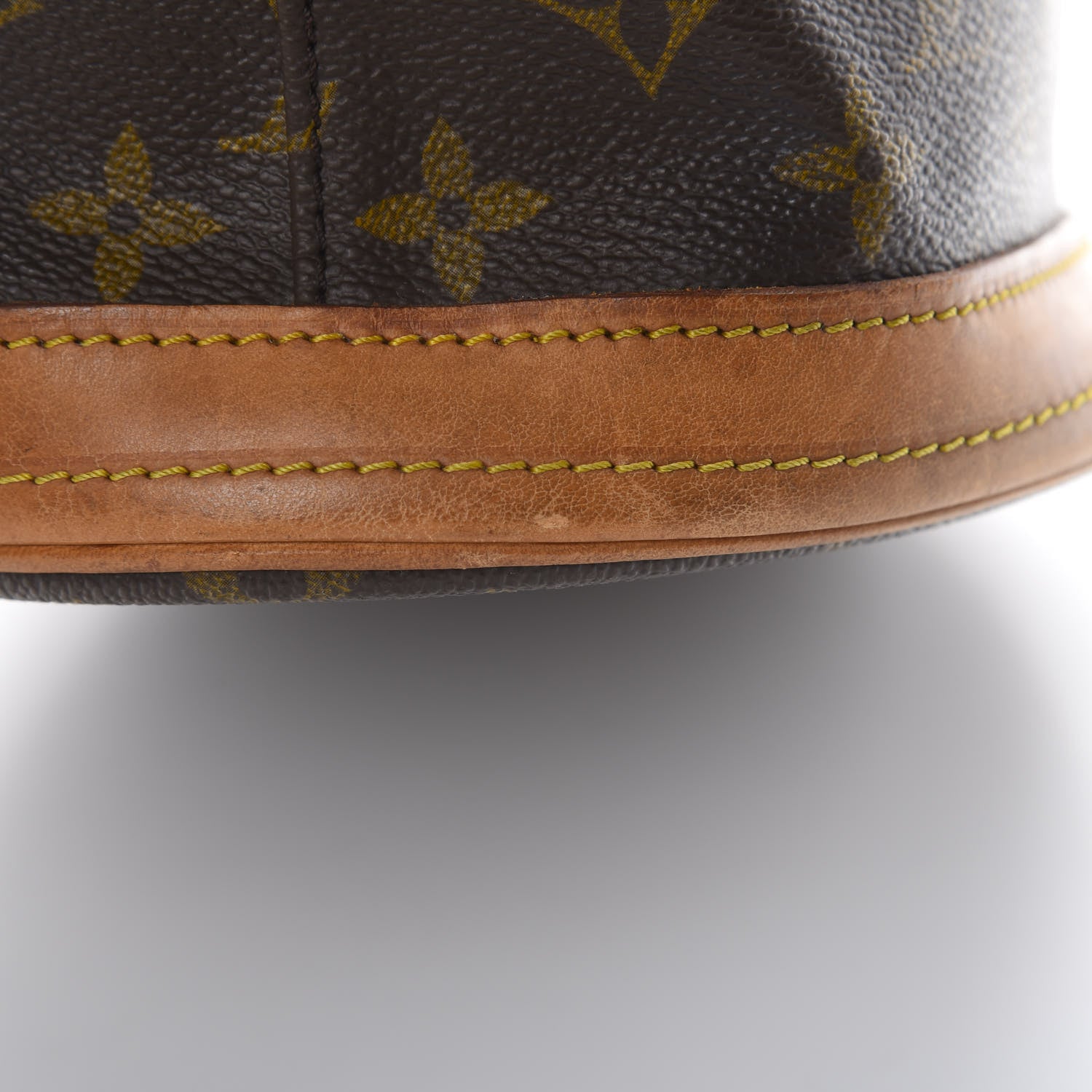 Louis Vuitton Monogram Petit Bucket 23 11 of 20