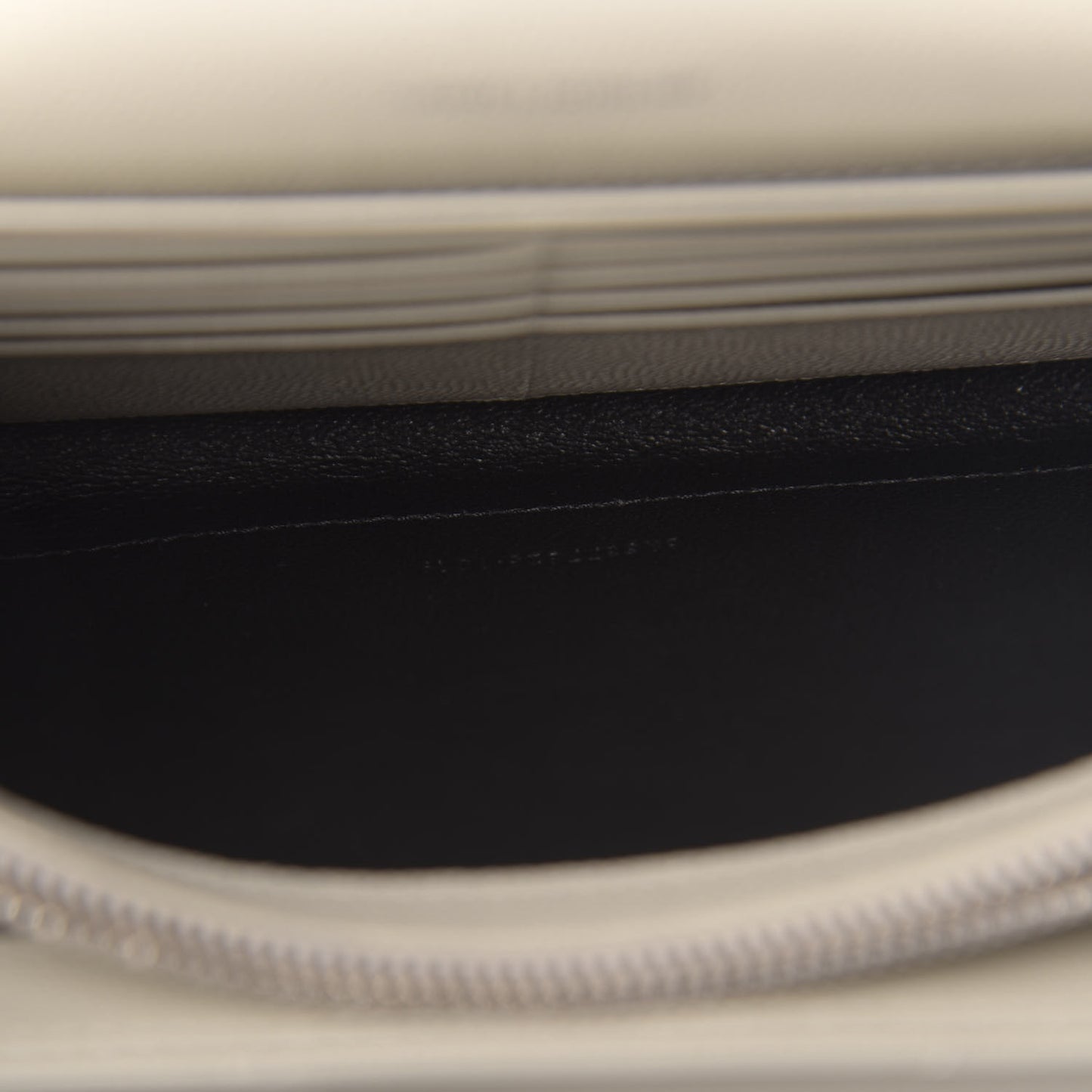 Grain De Poudre Matelasse Chevron Monogram Chain Wallet Icy White