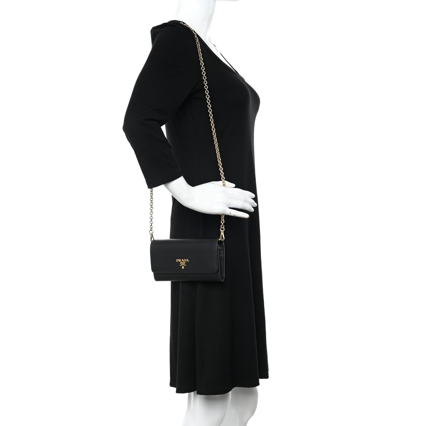 Saffiano Wallet on Chain Black