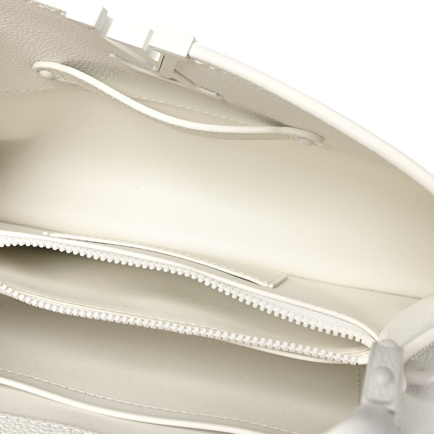 Taurillon Capucines East West MM Optic White