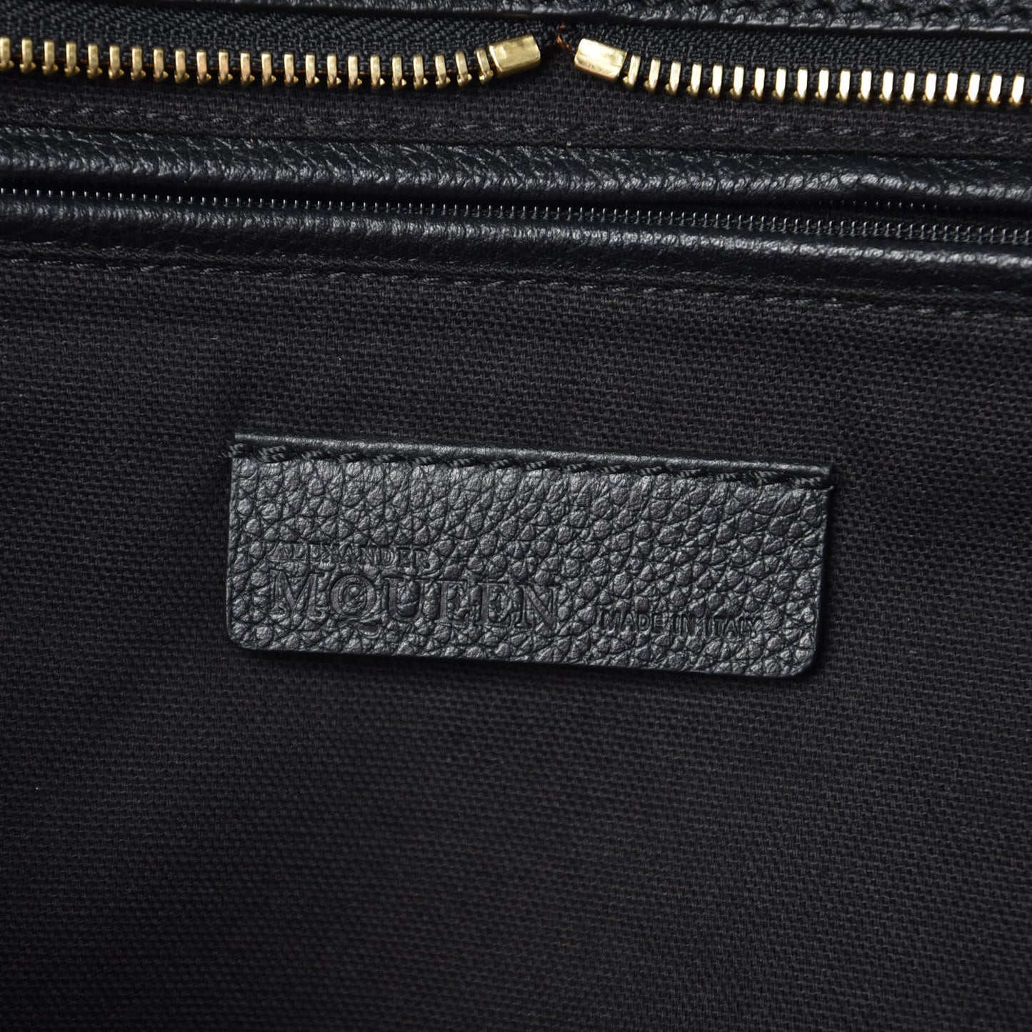 Pebbled Calfskin Large Skull Padlock Zip Around Tote Black