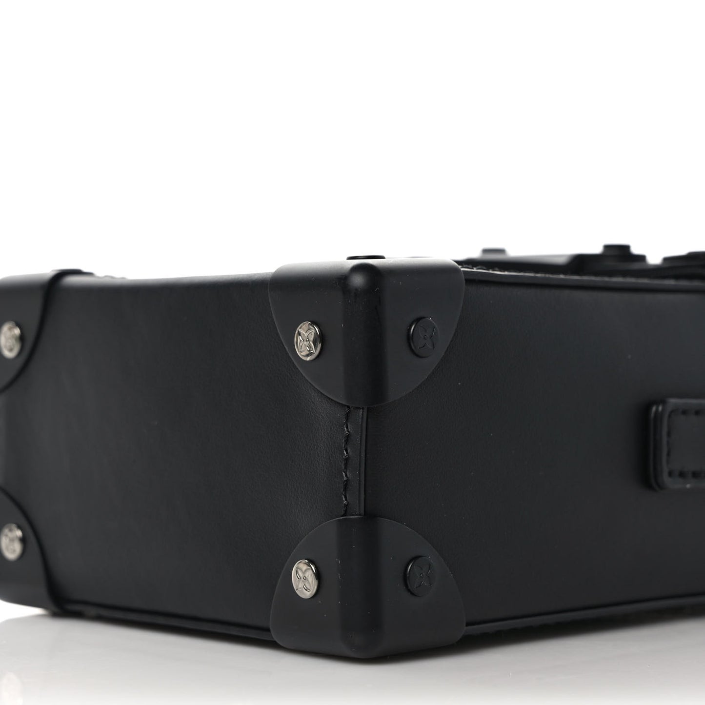 Taurillon Monogram Vertical Trunk Wearable Wallet Black