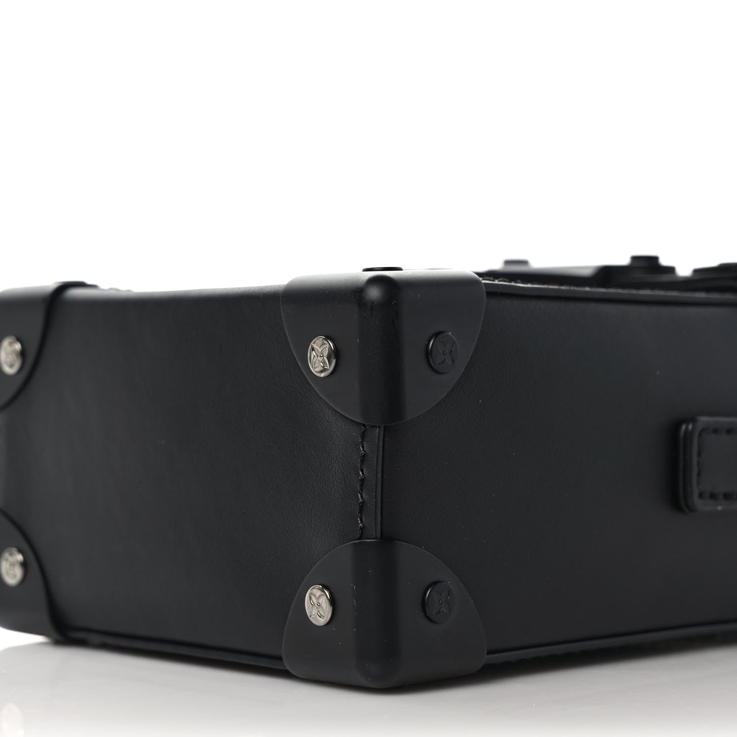 Louis Vuitton Taurillon Monogram Vertical Trunk Wearable Wallet Black 8 of 8