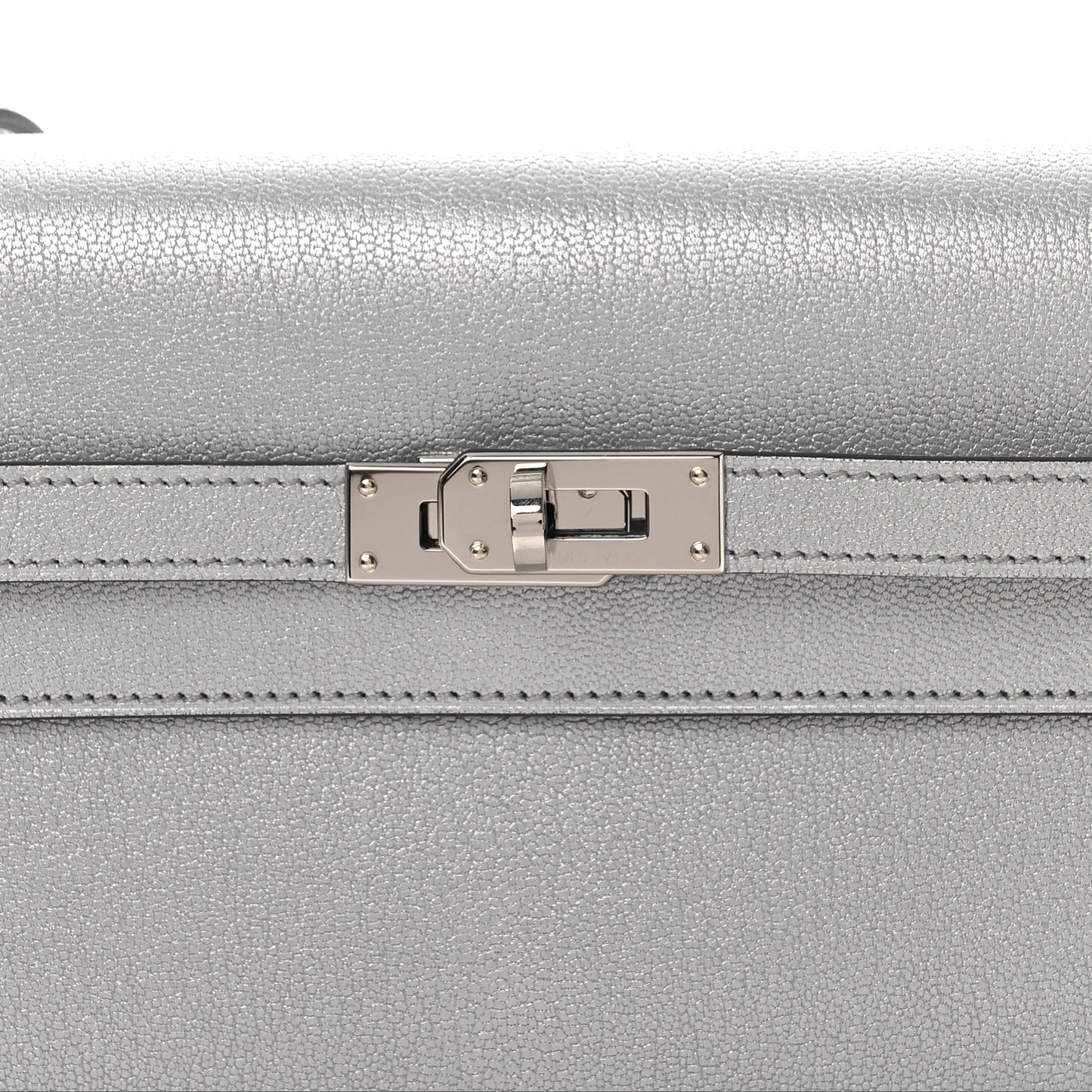 Metallic Chevre Chamkilight Kelly Wallet To Go Argent