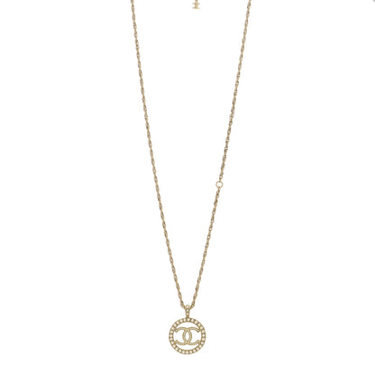 Chanel Pearl CC Round Pendant Necklace Gold 1 of 3