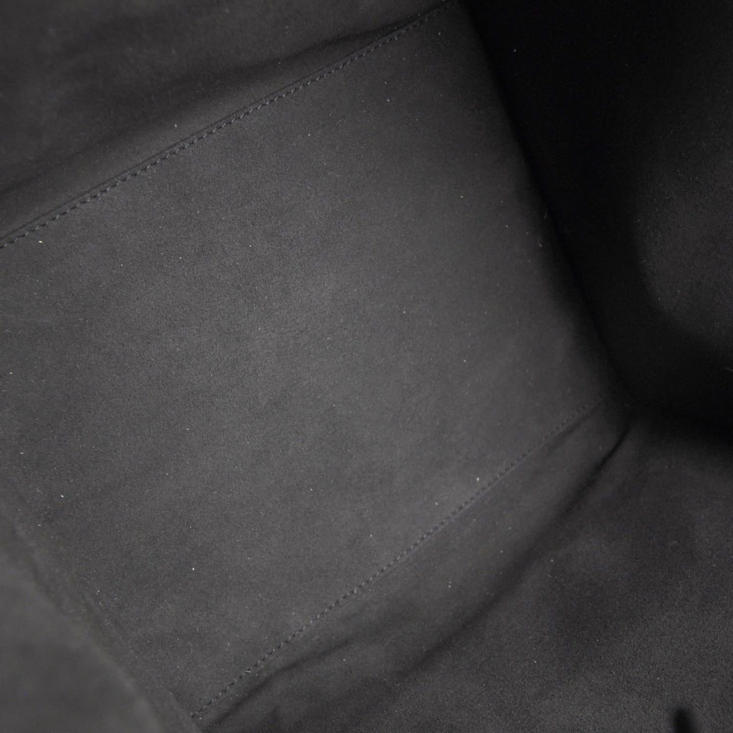 Smooth Calfskin Medium Phantom Luggage Black