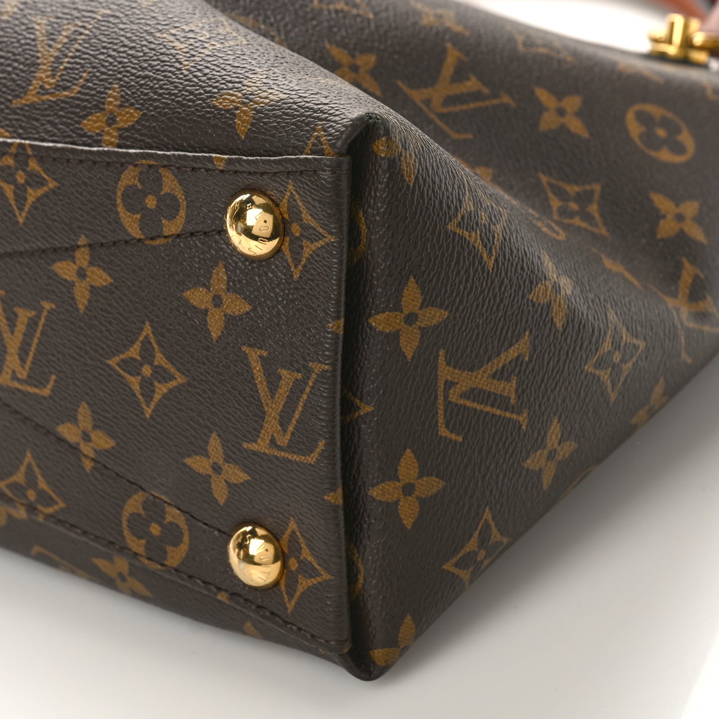 Monogram V Tote MM Black