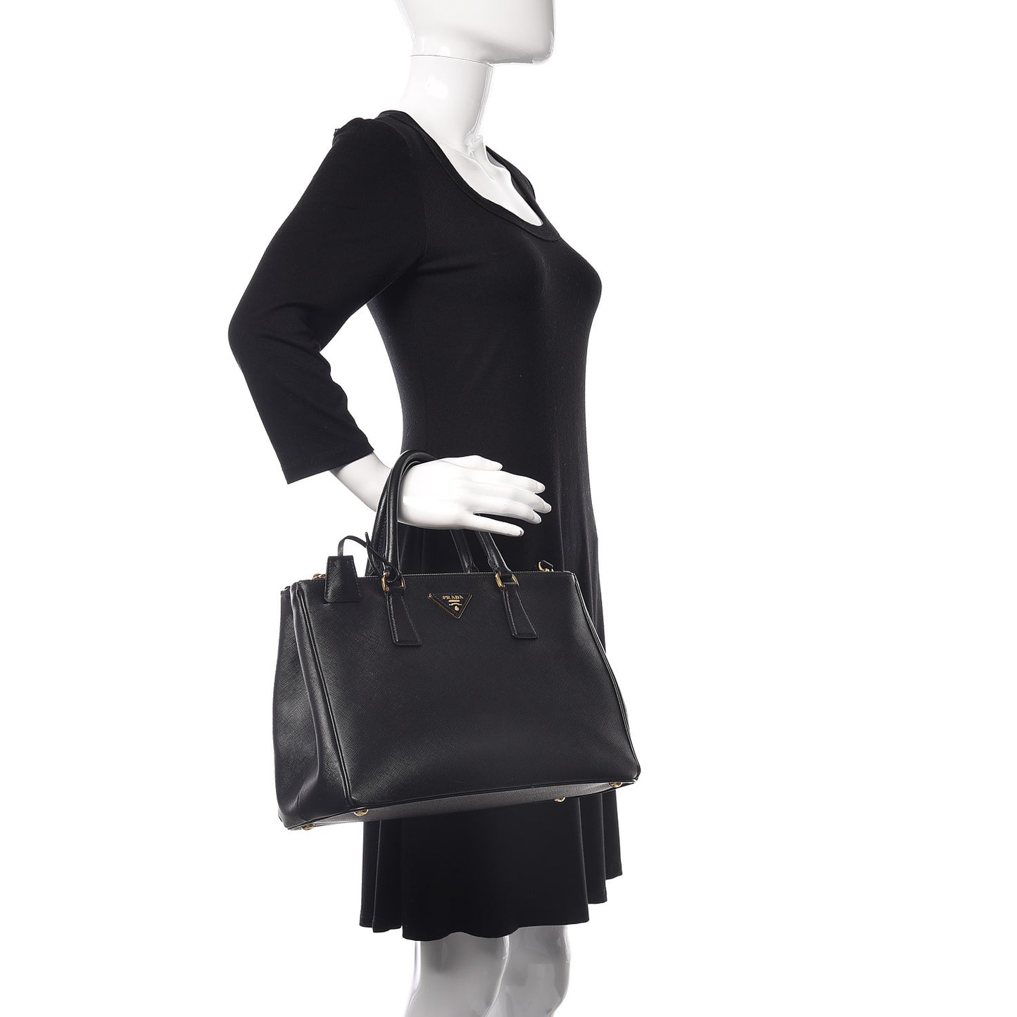 Saffiano Medium Galleria Double Zip Tote Black
