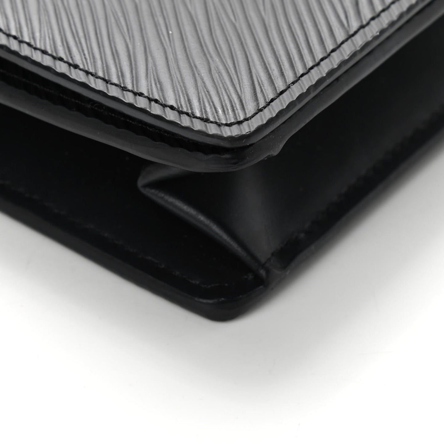 Epi Twist Belt Chain Wallet Black