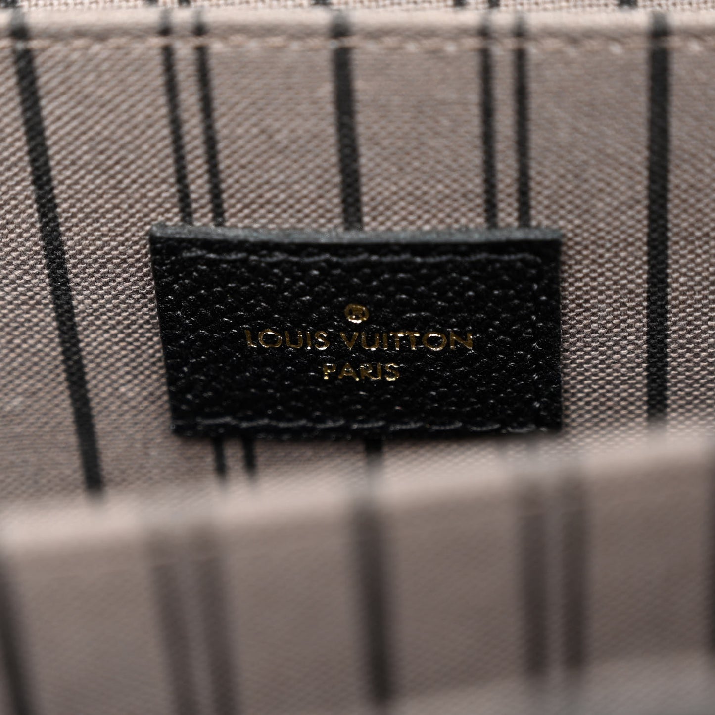 LOUIS VUITTON Empreinte Pochette Metis Black