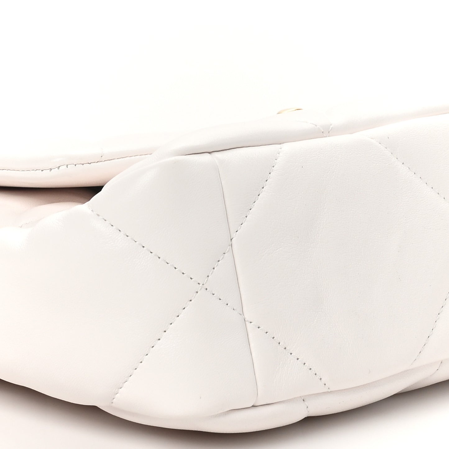 Lambskin Quilted Medium Chanel 19 Flap White