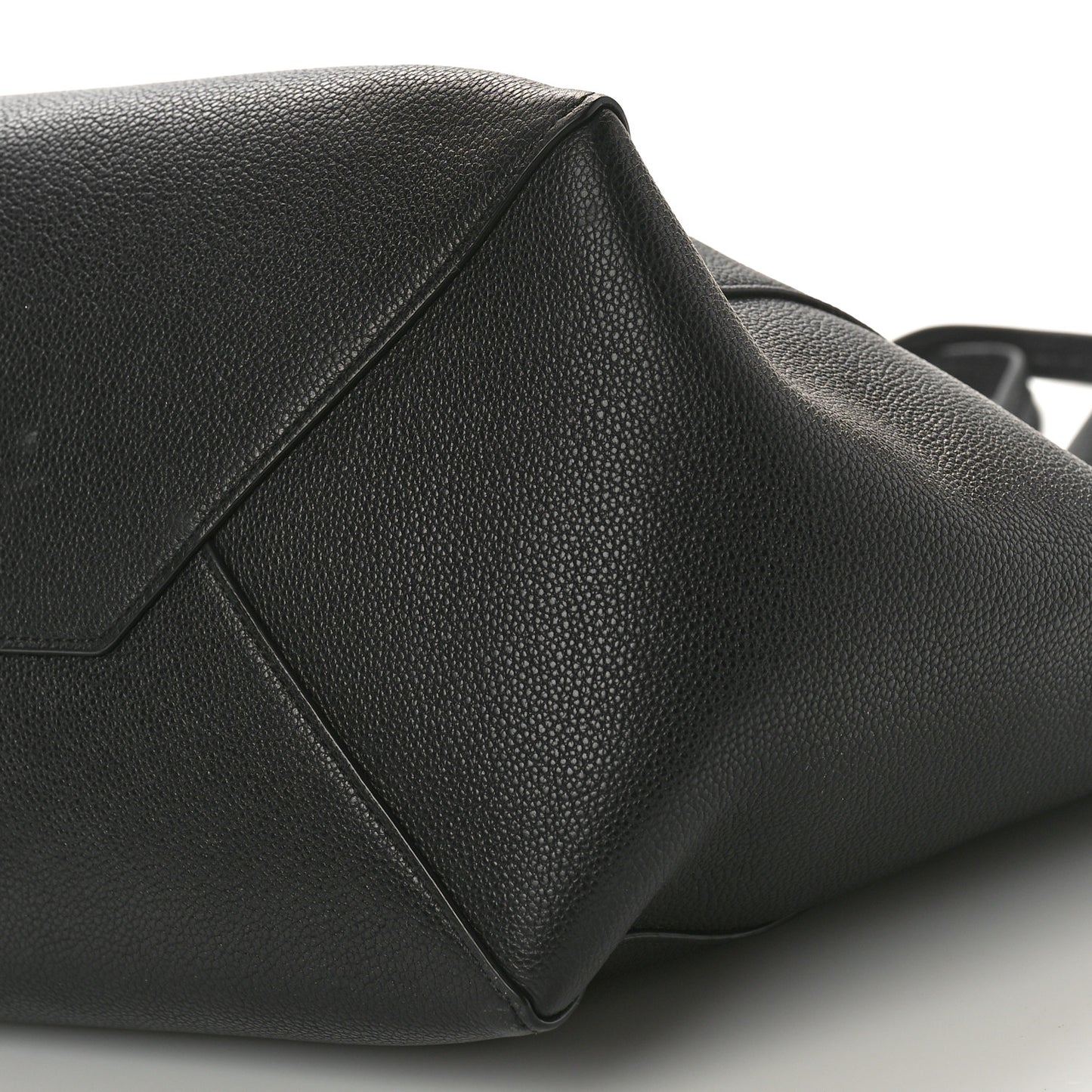 Soft Grained Calfskin Medium Belt Cabas Phantom Black