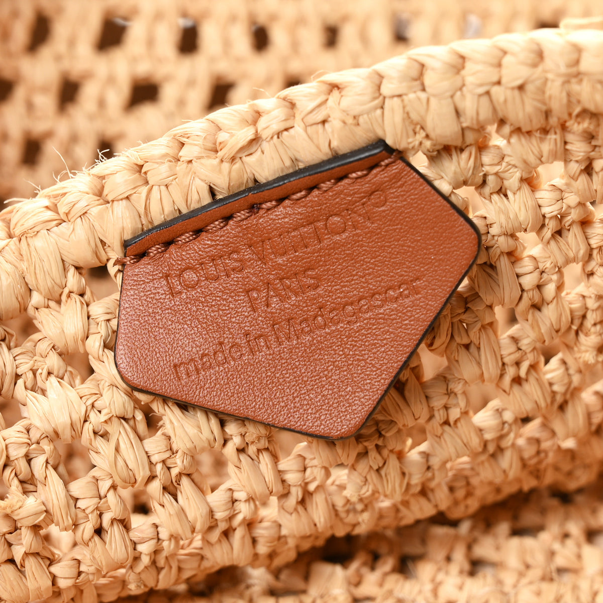 Raffia Calfskin By The Pool OnTheGo MM Natural