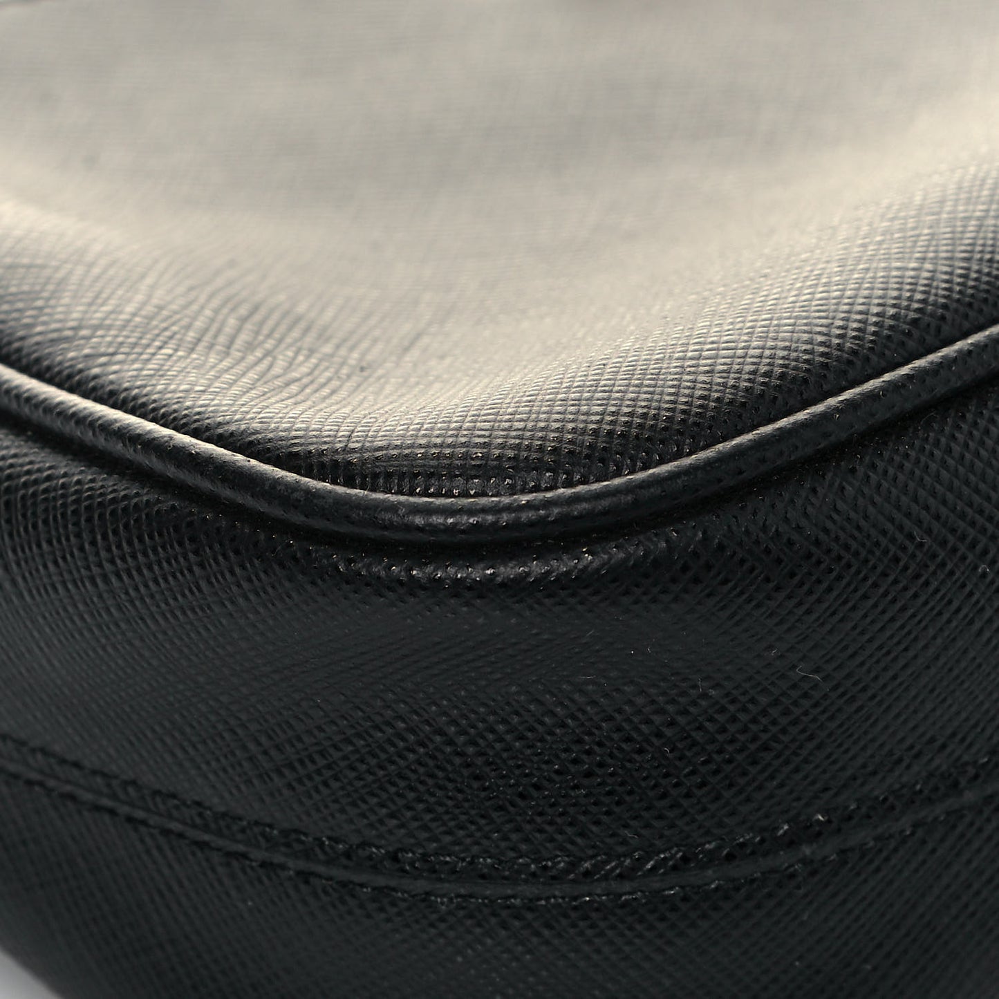 Saffiano Lux Re-Edition 2005 Shoulder Bag Black