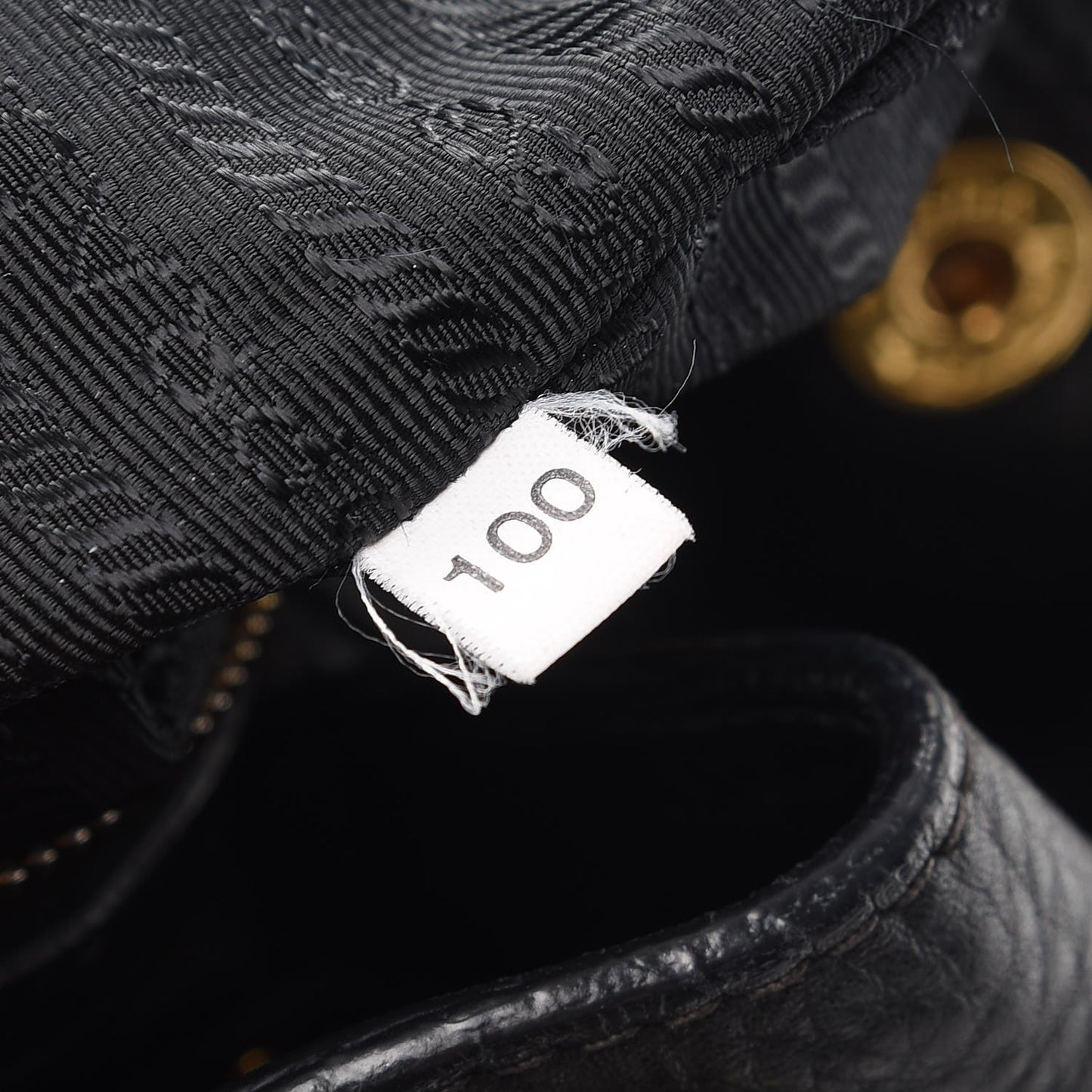 Vitello Daino Shoulder Bag Nero Black