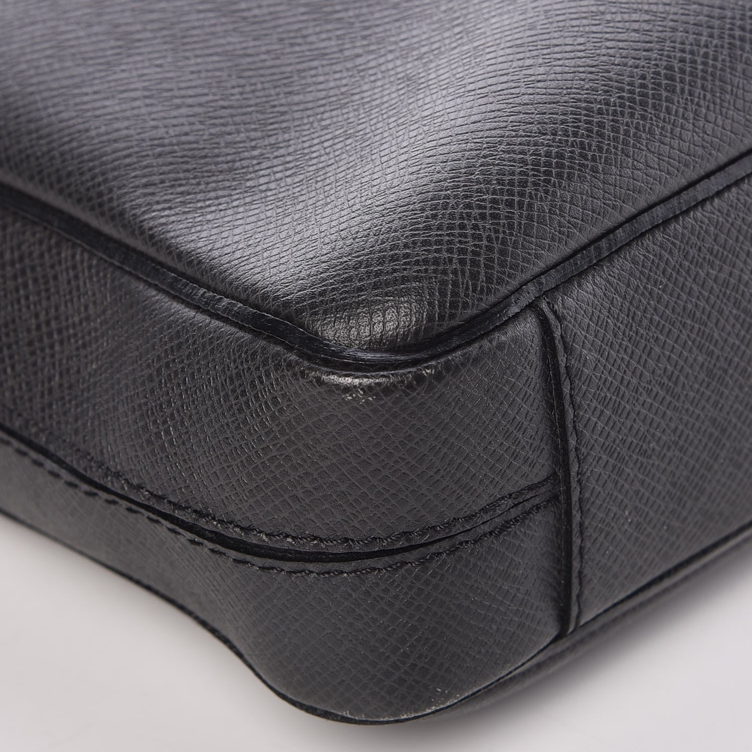 Louis Vuitton Taiga Porte-Documents Business PM Ardoise 10 of 14
