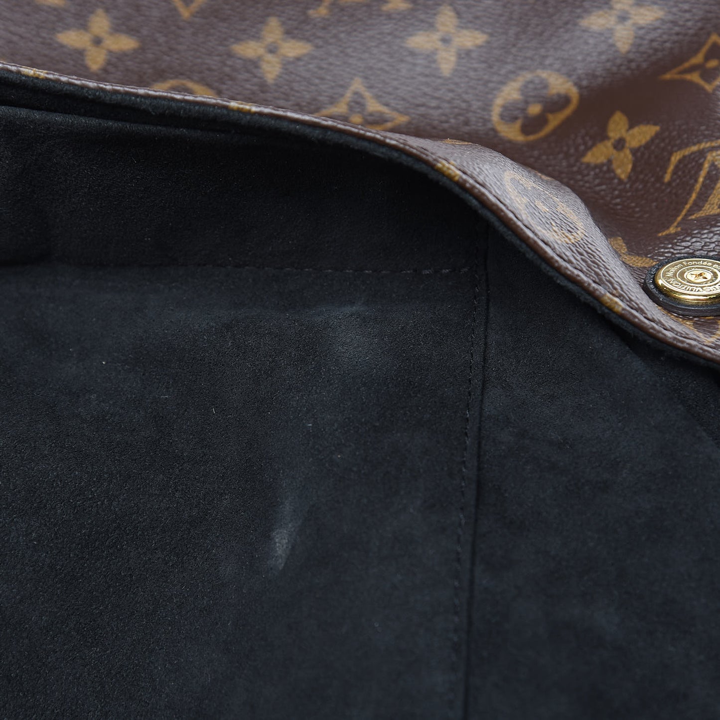 Monogram Gaia Black