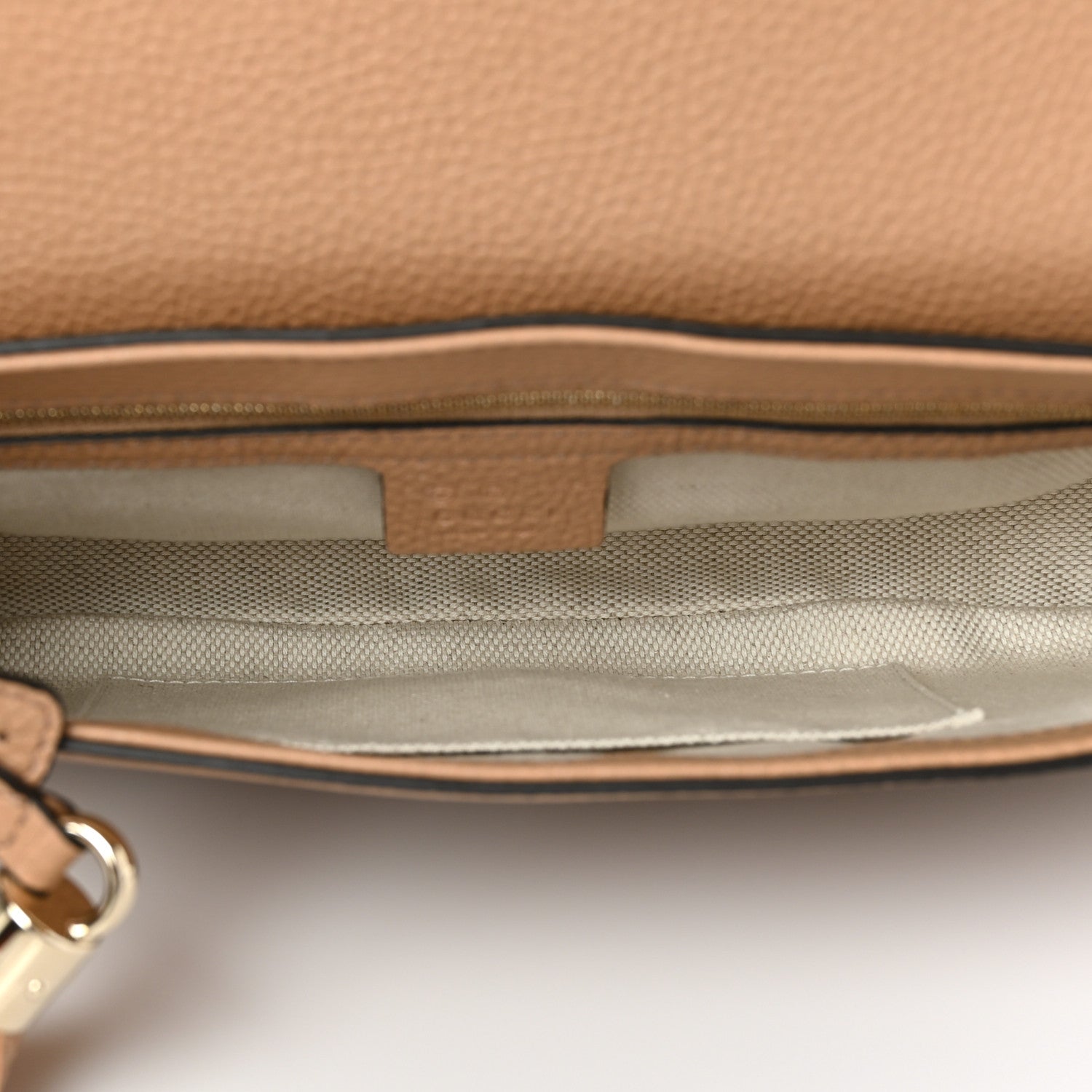 Gucci Pebbled Calfskin Medium Soho Flap Crossbody Camelia 5 of 9