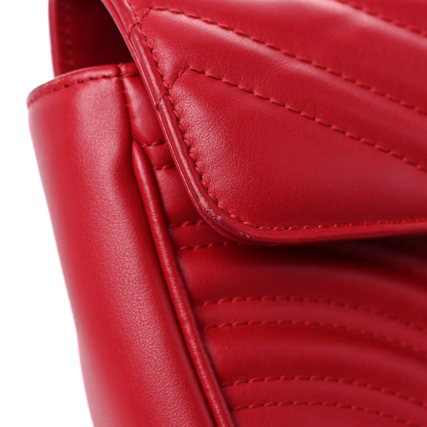 Calfskin Matelasse Small GG Marmont Shoulder Bag Hibiscus Red