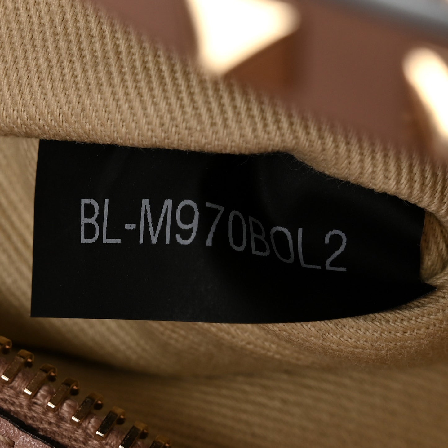 Vitello Medium Rockstud Tote Poudre