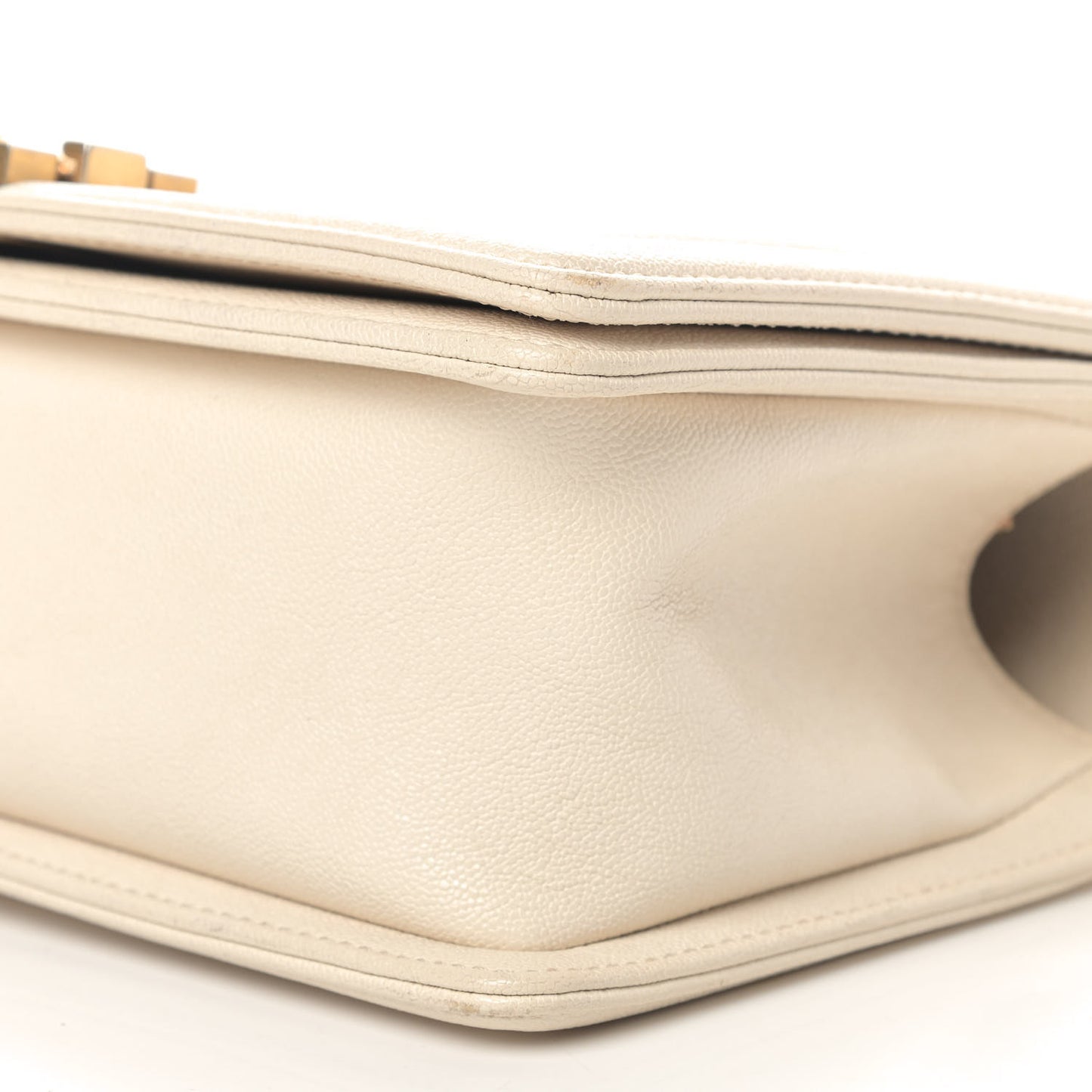 Caviar Quilted Medium Boy Flap Ivory